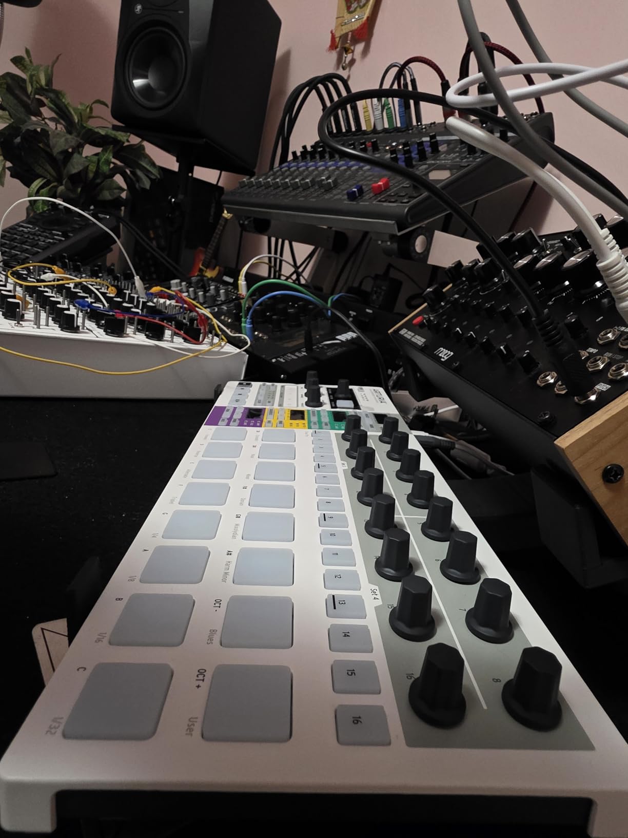 Arturia BeatStep Pro Controller and Sequencer - Aftertouch, Velocity Sensitive, With 2 Independent Melodic Sequencers, Drum Sequencer, 16 Drum Pads, MIDI/CV/Gate I/O and Music Production Software customer photo 1
