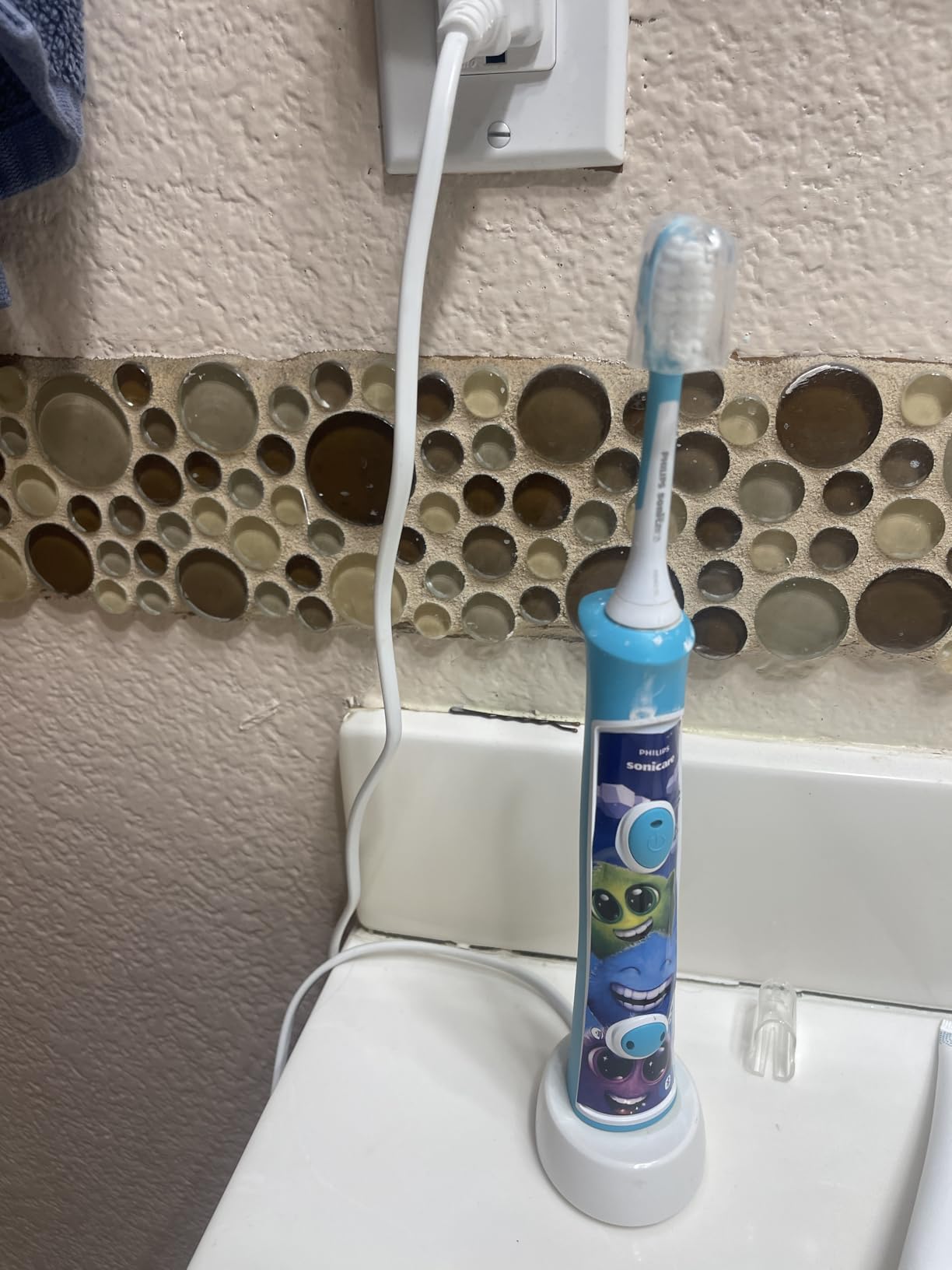 Philips Sonicare for Kids 3+ Bluetooth Connected Rechargeable Electric Power Toothbrush, Interactive, Turquoise, HX6321/02 customer photo 2