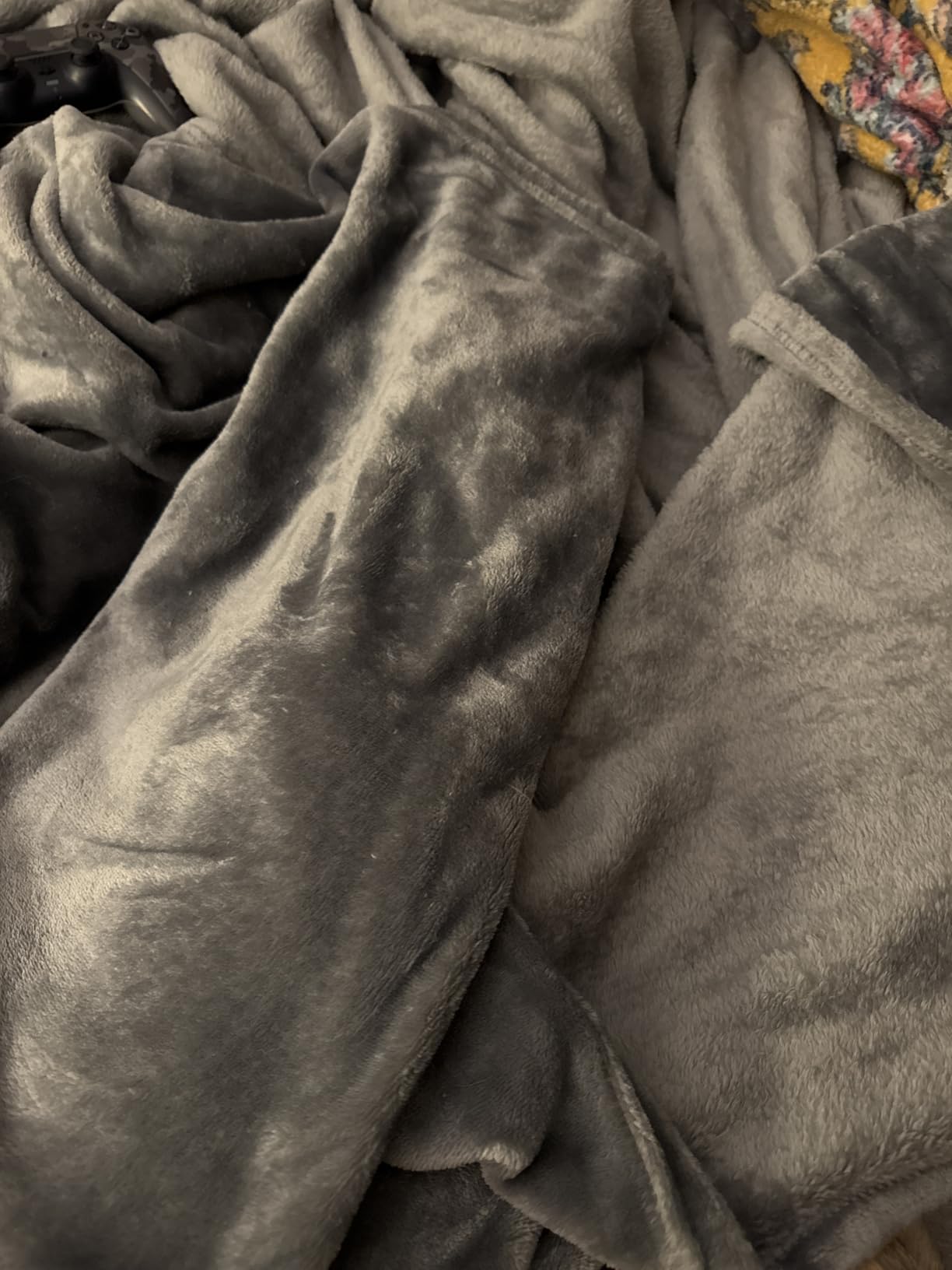 Bedsure GentleSoft Fleece Throw Blanket for Couch Grey - Lightweight Plush Fuzzy Cozy Soft Blankets and Throws for Sofa, Couch, Travel, Camping, 50x60 inches customer photo 2