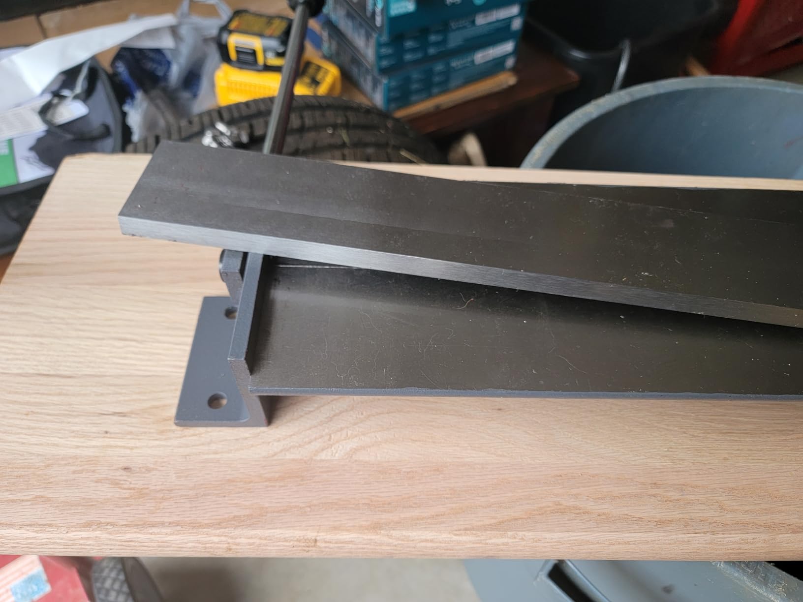 KAKA INDUSTRIAL Sheet Metal Brake, 18-Inch Sheet Metal Bender, 18-Gauge Mild Steel Capacity, Portable Bending Brake 0-90 Degree Bending Angle Adjustable Aluminum Brake W-1818 customer photo 1