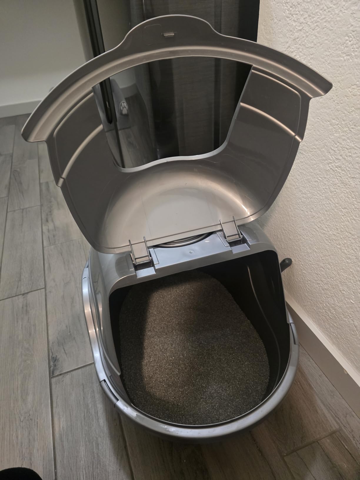 Nature's Miracle Hooded Flip Top Litter Box for Cats, With Built-In Odor Control Charcoal Filter customer photo 2