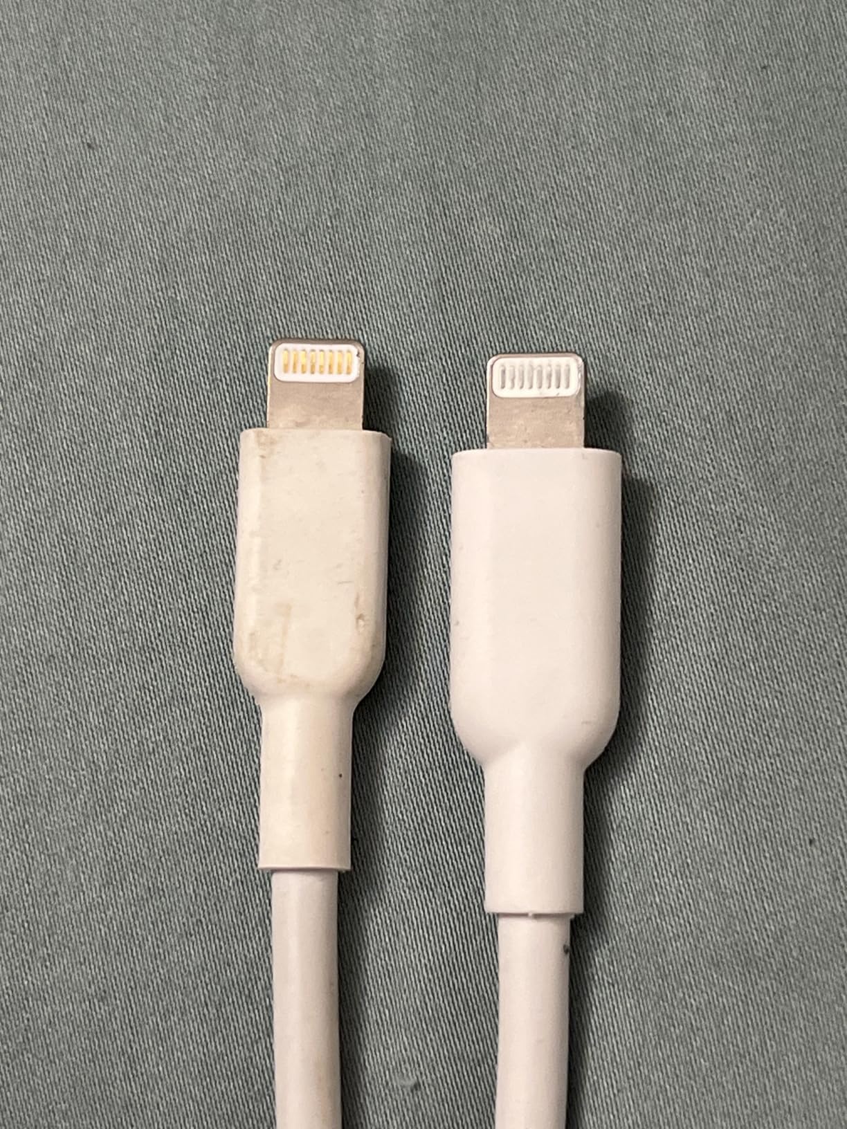 Anker Powerline II Lightning Cable,Apple MFi Certified,USB Charging/Sync Lightning Cord Compatible with iPhone 11 Series/SE/Xs/XR,and More(6FT,White) customer photo 2