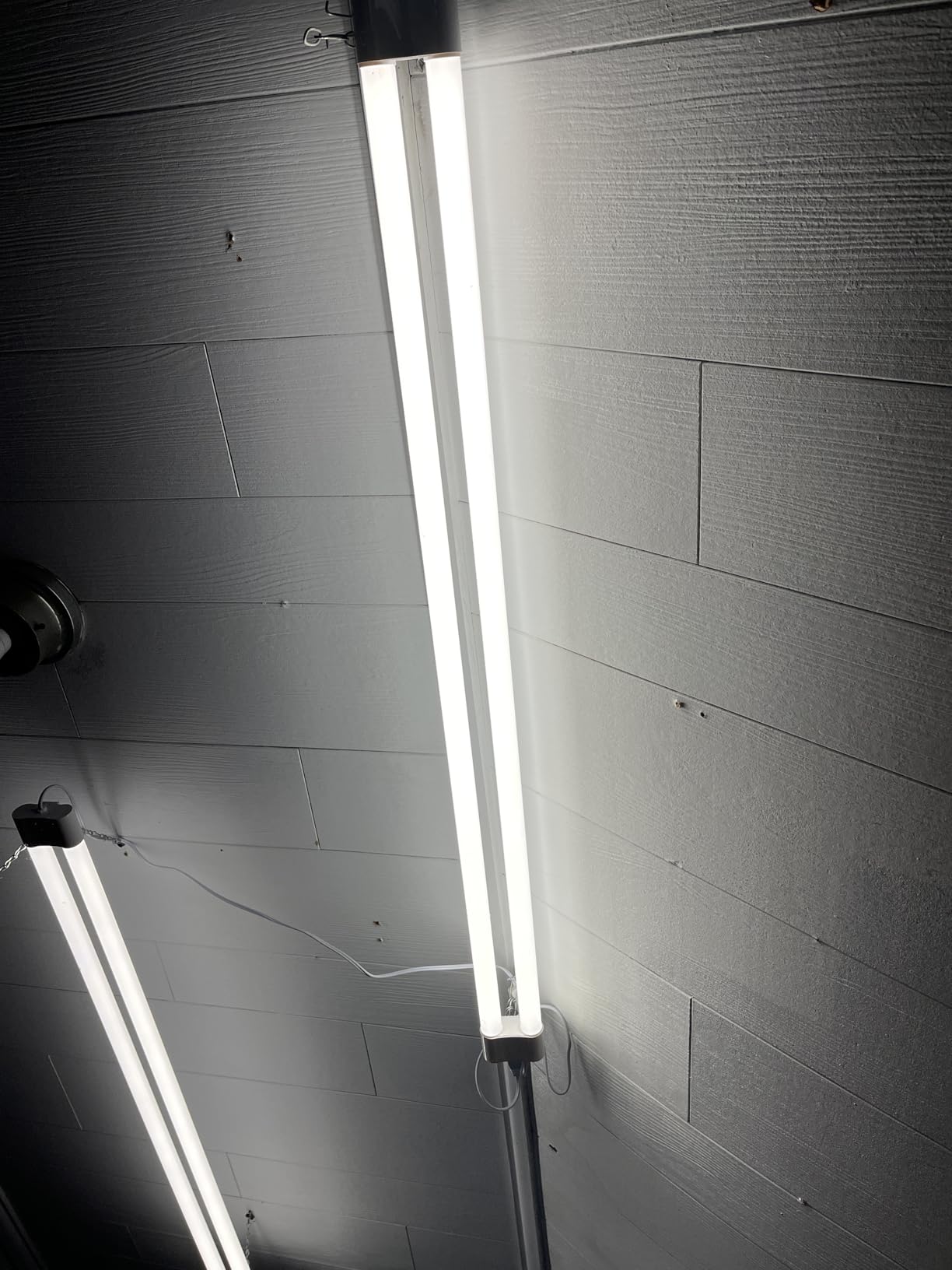 hykolity 4 Pack Linkable LED Shop Light, 4FT 42W [250W Equivalent], 4400lm, 5000K Daylight, with Plug, Utility Light Fixture, Hanging or Surface Mount, White customer photo 1
