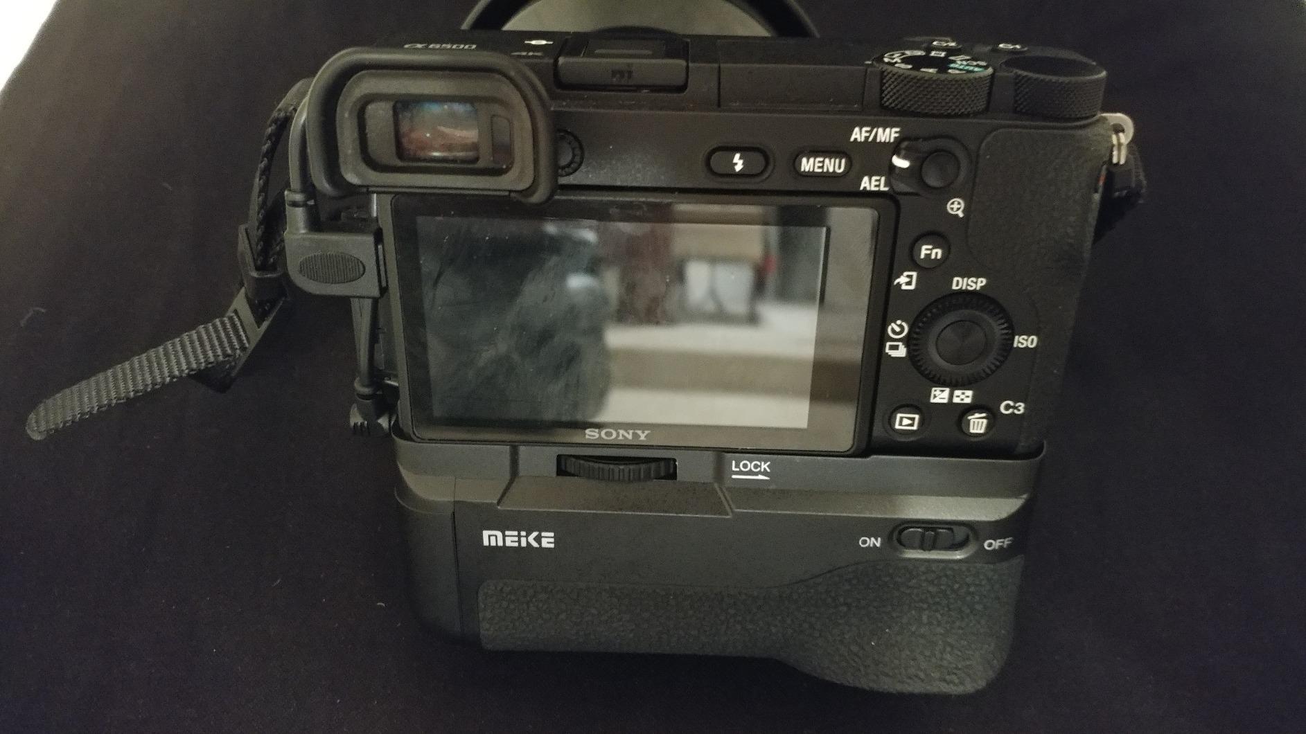Meike MK-A6500 Pro Battery Grip Built-in Remote Controller Up to 100M to Control Shooting Vertical-Shooting Function for Sony A6500 Mirroless Camera with Remote Control customer photo 2