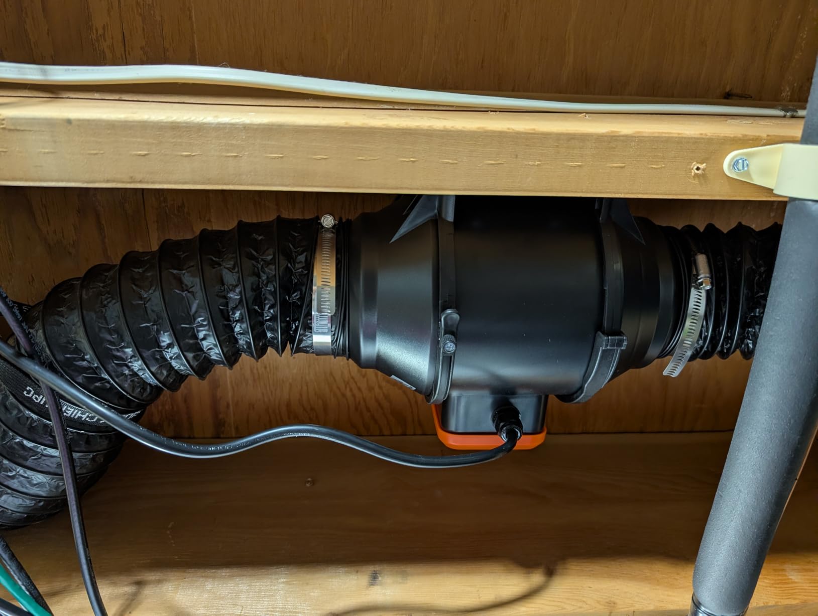 AC Infinity Flexible 4-Inch Aluminum Ducting, Heavy-Duty Four-Layer Protection, 25-Feet Long for Heating Cooling Ventilation and Exhaust customer photo 2
