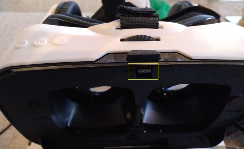 Sharper Image Bluetooth VR Headset with Earphones customer photo 2