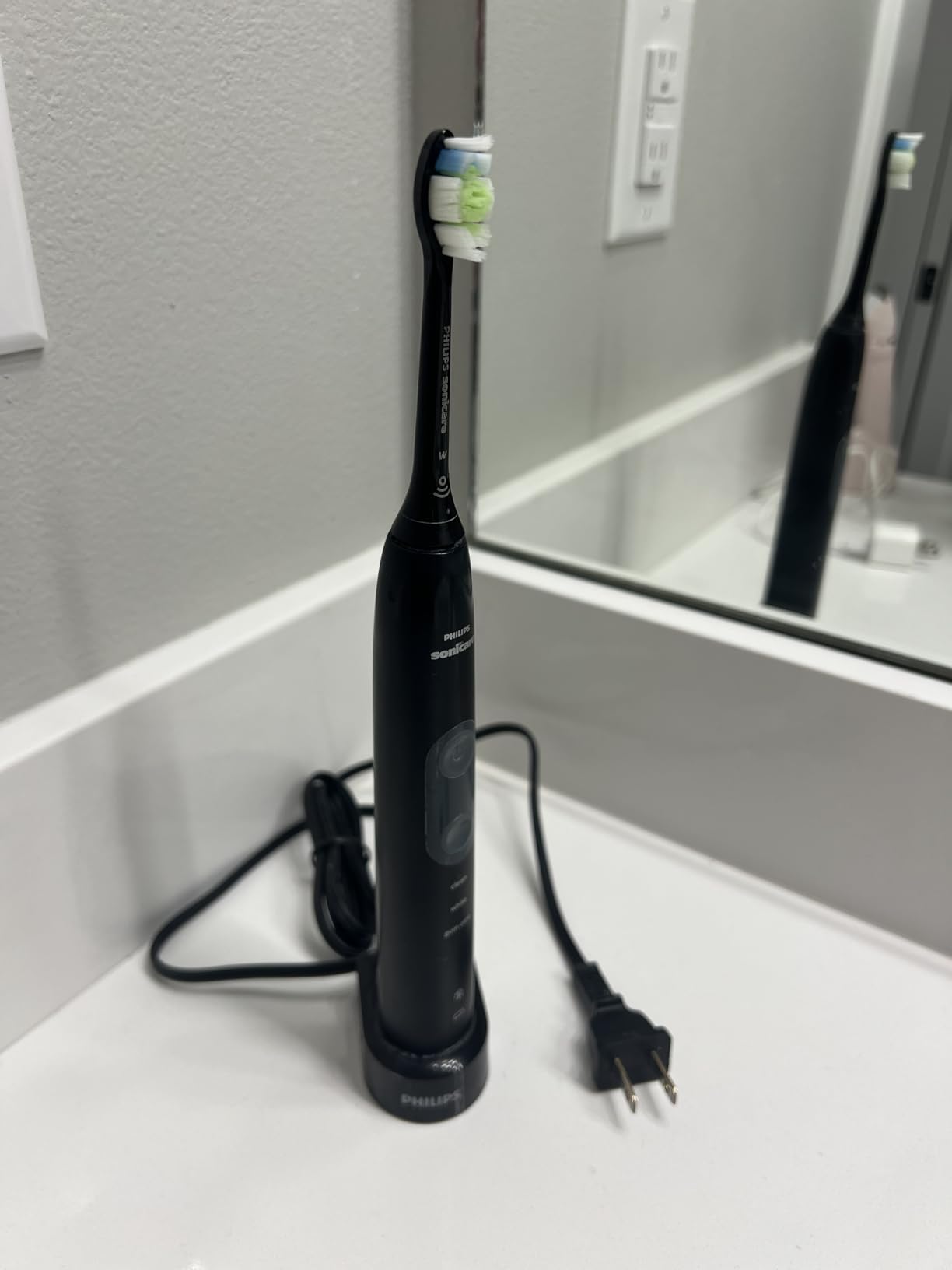 Philips Sonicare W DiamondClean - Genuine Replacement Electric Toothbrush Heads, White, 3 Pack, HX6063/65 customer photo 1
