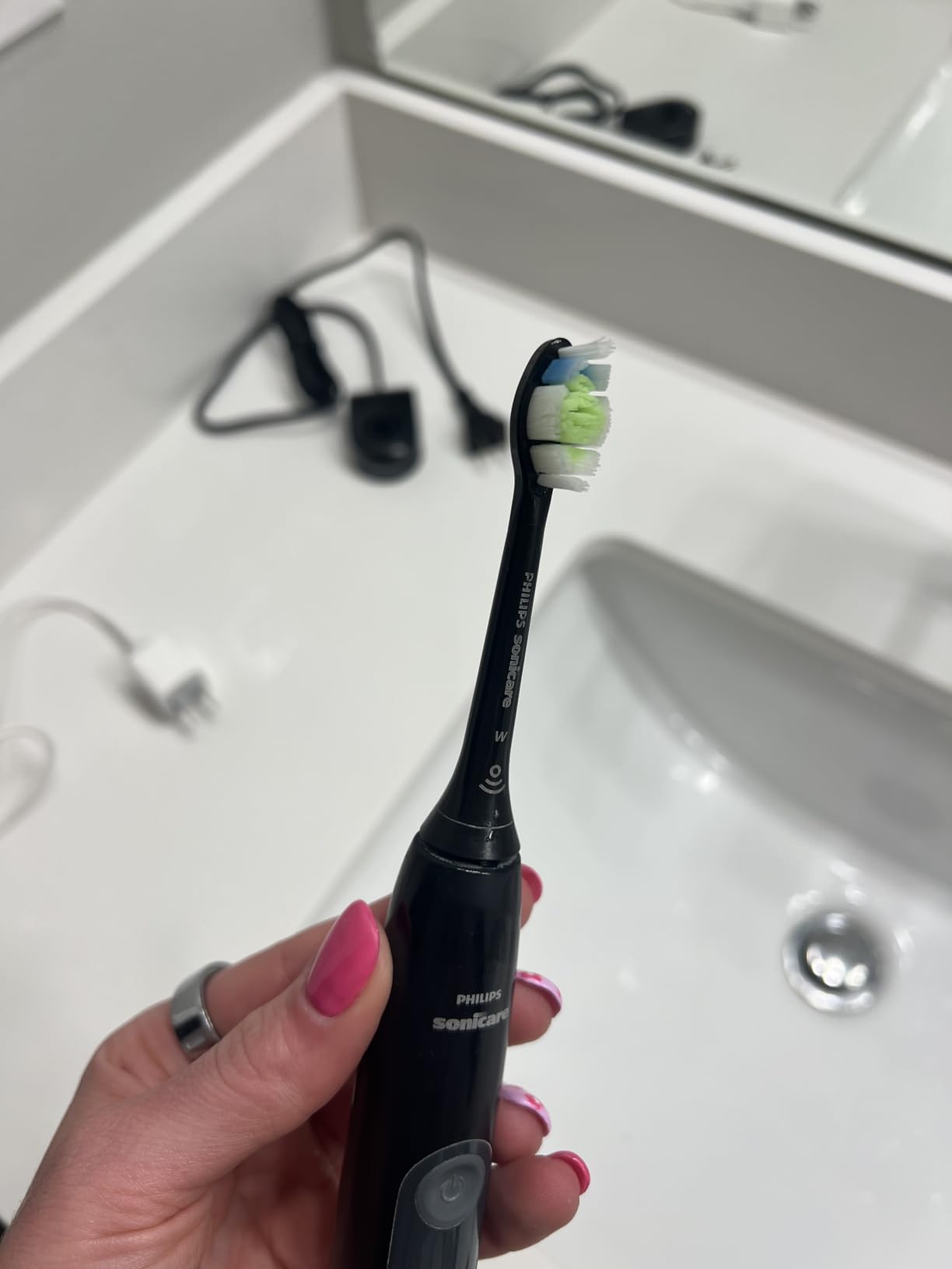 Philips Sonicare W DiamondClean - Genuine Replacement Electric Toothbrush Heads, White, 3 Pack, HX6063/65 customer photo 2