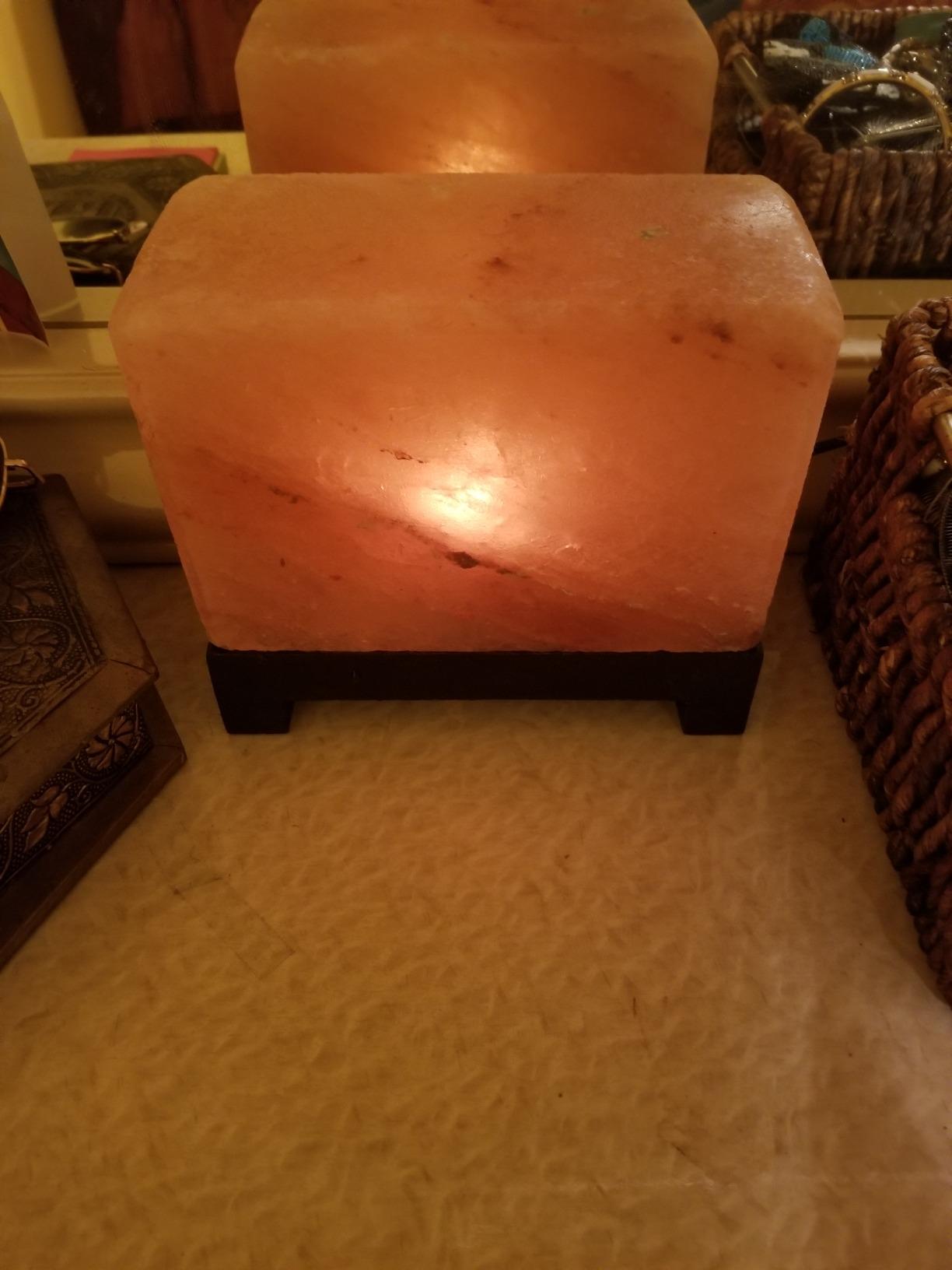 d'aplomb 100% Authentic Natural Himalayan Salt Lamp;Hand-Carved Modern Rectangle Rare Pink Crystal Rock Salt from The Himalayan Mountain; Footed Wood Base, Dimmer Cord; 11.5 lbs customer photo 1