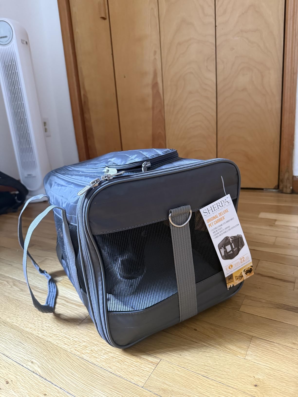 Sherpa Original Deluxe Travel Pet Carrier, Airline Approved & Guaranteed On Board - Charcoal Gray, Medium customer photo 2