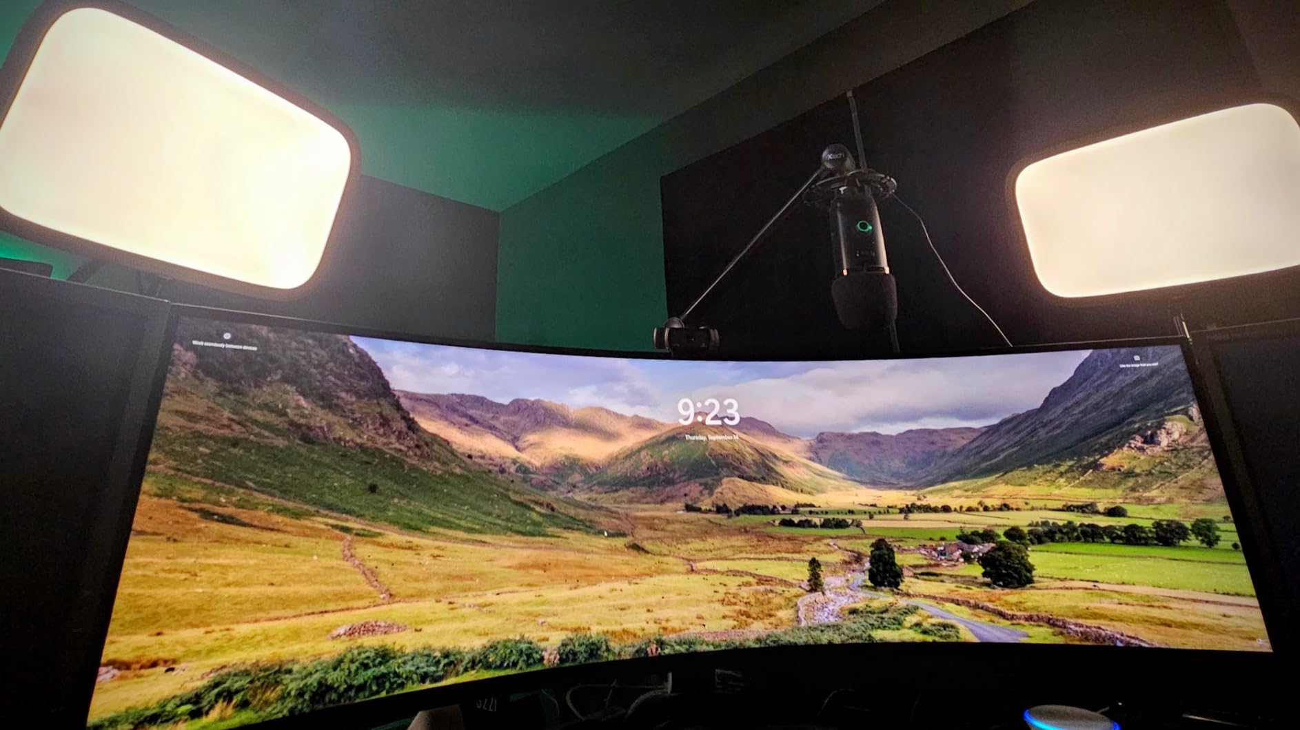 Key Light - Professional 2800 lumens Studio Light with desk clamp for Streaming, Recording and Video Conferencing, Temperature and Brightness app-adjustable on Mac, PC, iOS, Android customer photo 2