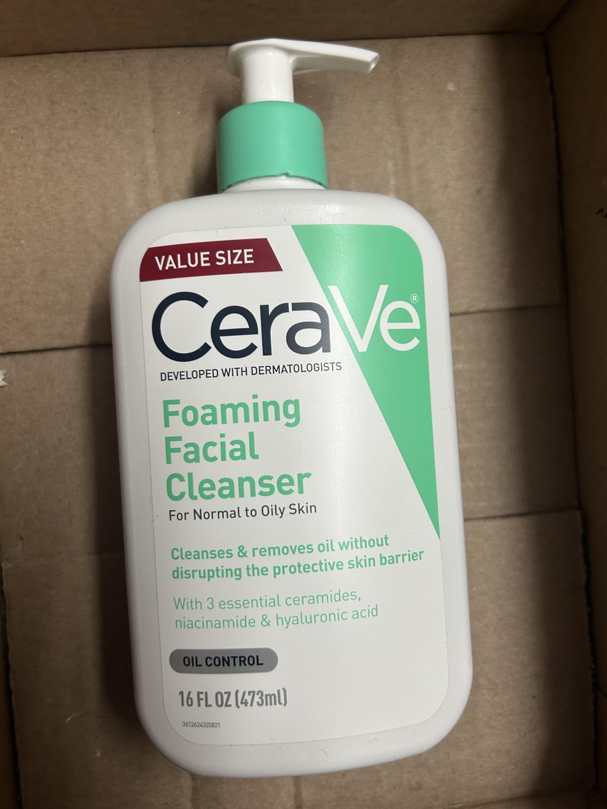 CeraVe Foaming Facial Cleanser, Daily Face Wash for Oily Skin, Hyaluronic Acid + Ceramides + Niacinamide, Fragrance Free, Non-Drying Oil Control Face Wash, 19 Fluid Ounces customer photo 2