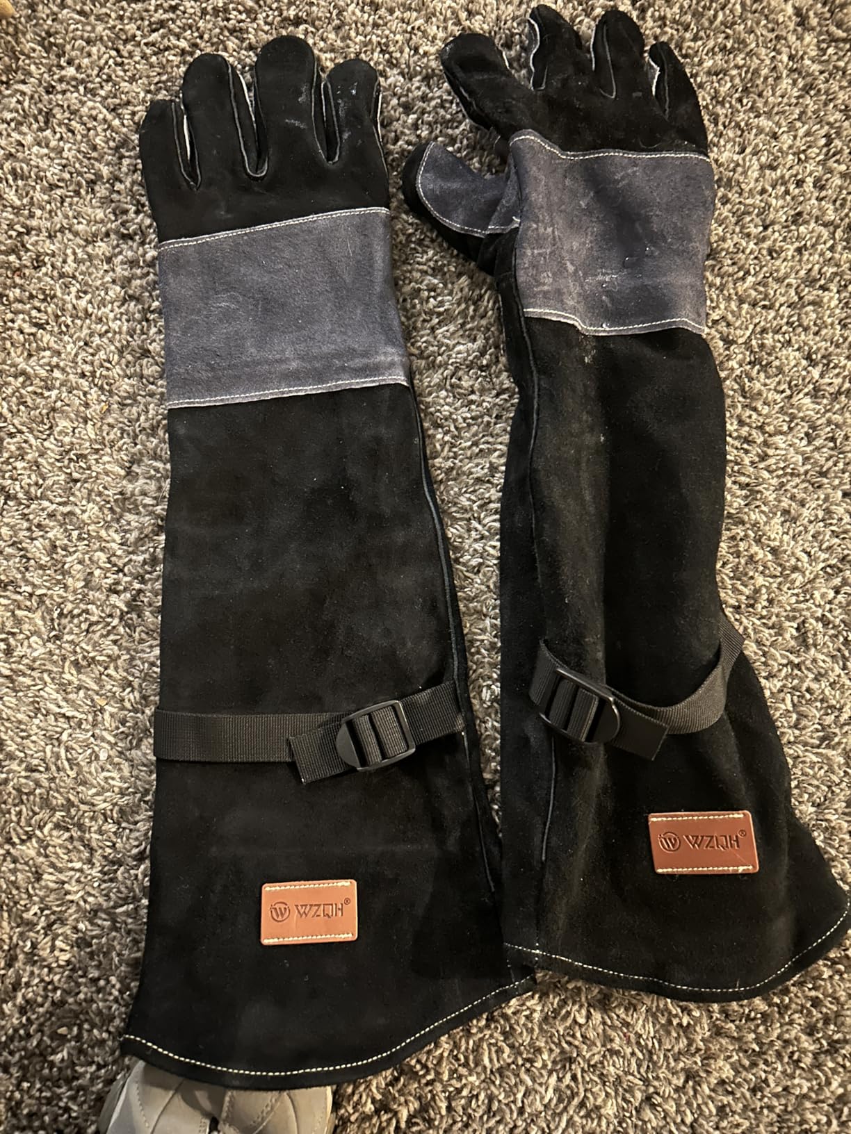 WZQH 16 Inches,932F,Leather Welding Gloves, Heat/Fire Resistant,Large Mitts for BBQ,Oven,Grill,Fireplace,Tig,Mig,Forge,Baking,Furnace,Stove,Pot Holder,Animal Handling Glove.L Black-gray customer photo 1