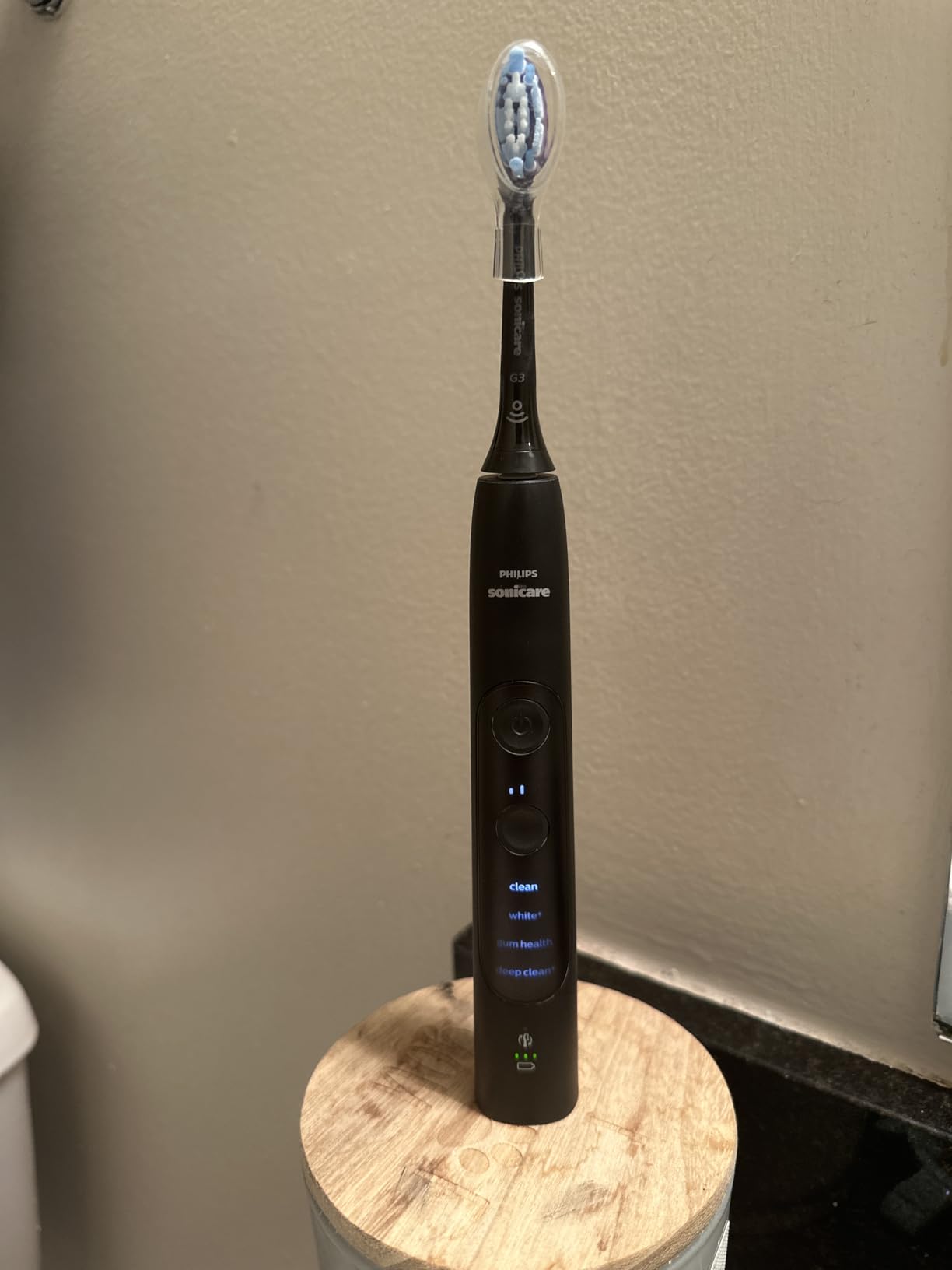 Philips Sonicare ExpertClean 7500 Rechargeable Electric Power Toothbrush, White, HX9690/06 customer photo 2