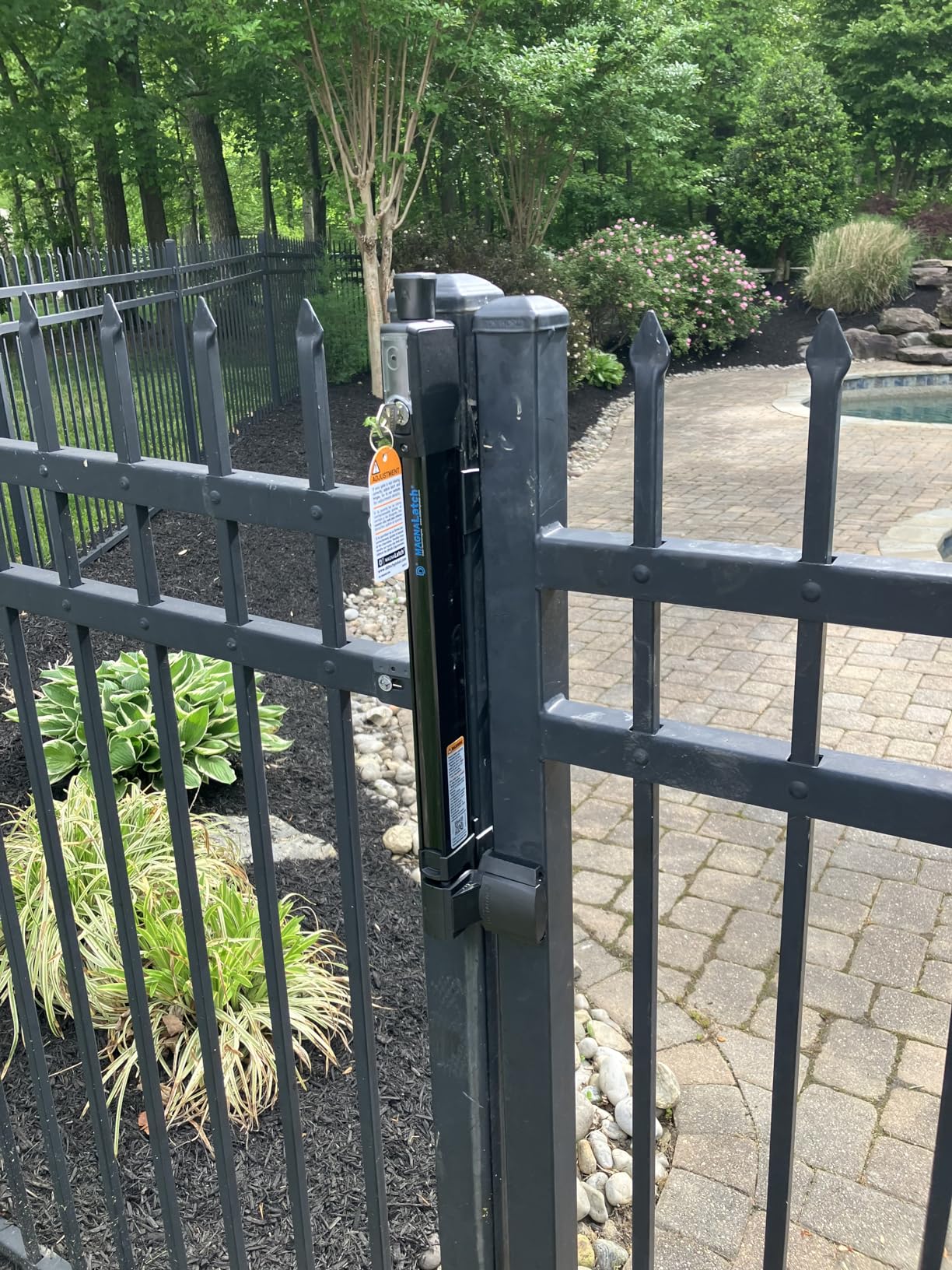 National Hardware Pool Safety Magna Latch N346-210 Top Pull Magnetic Gate Latch for Pool Gates and Fence Gates Self Closing Child Proof Black Outdoor Gate Hardware customer photo 1