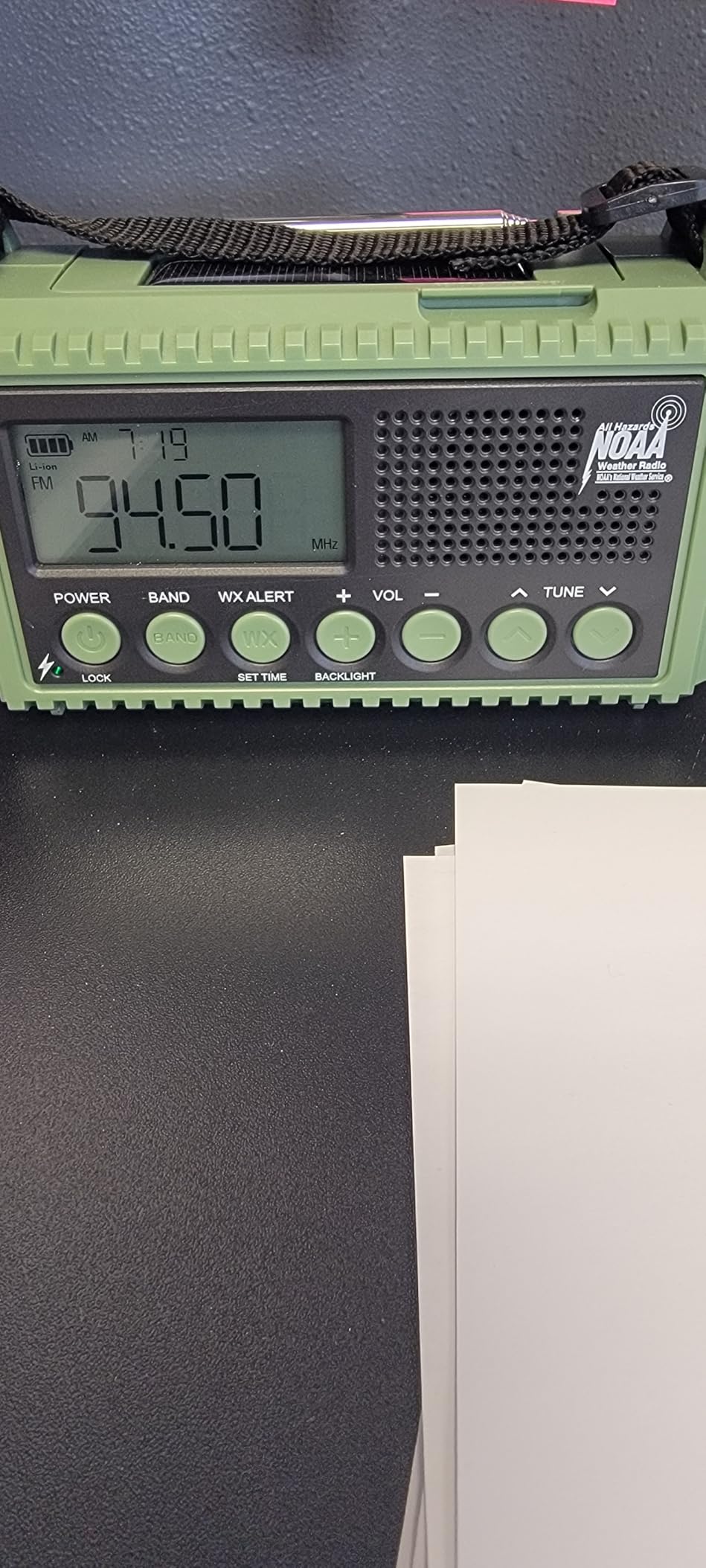 Raynic Weather Radio, 5000mAh/18500mWh NOAA Weather Radio, Solar Hand Crank Emergency Radio with AM/FM/SW/NOAA Weather Alert, Flashlight, Reading Lamp, Cell Phone Charger and SOS Siren customer photo 2