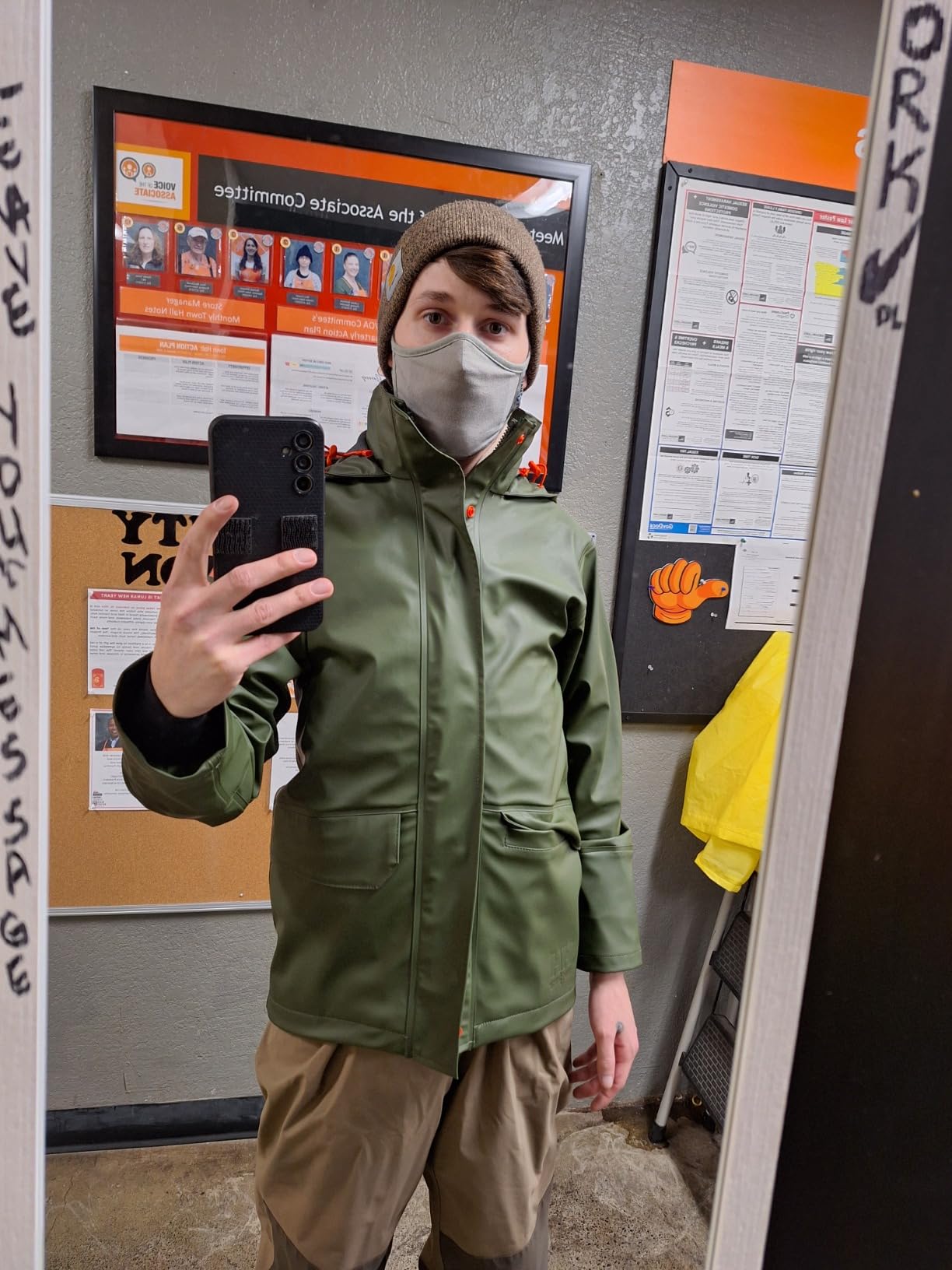 Helly Hansen Gale Rain Jacket - Waterproof Stretch Windbreaker - Packable Rain Jacket - Hiking Fishing Workwear customer photo 1