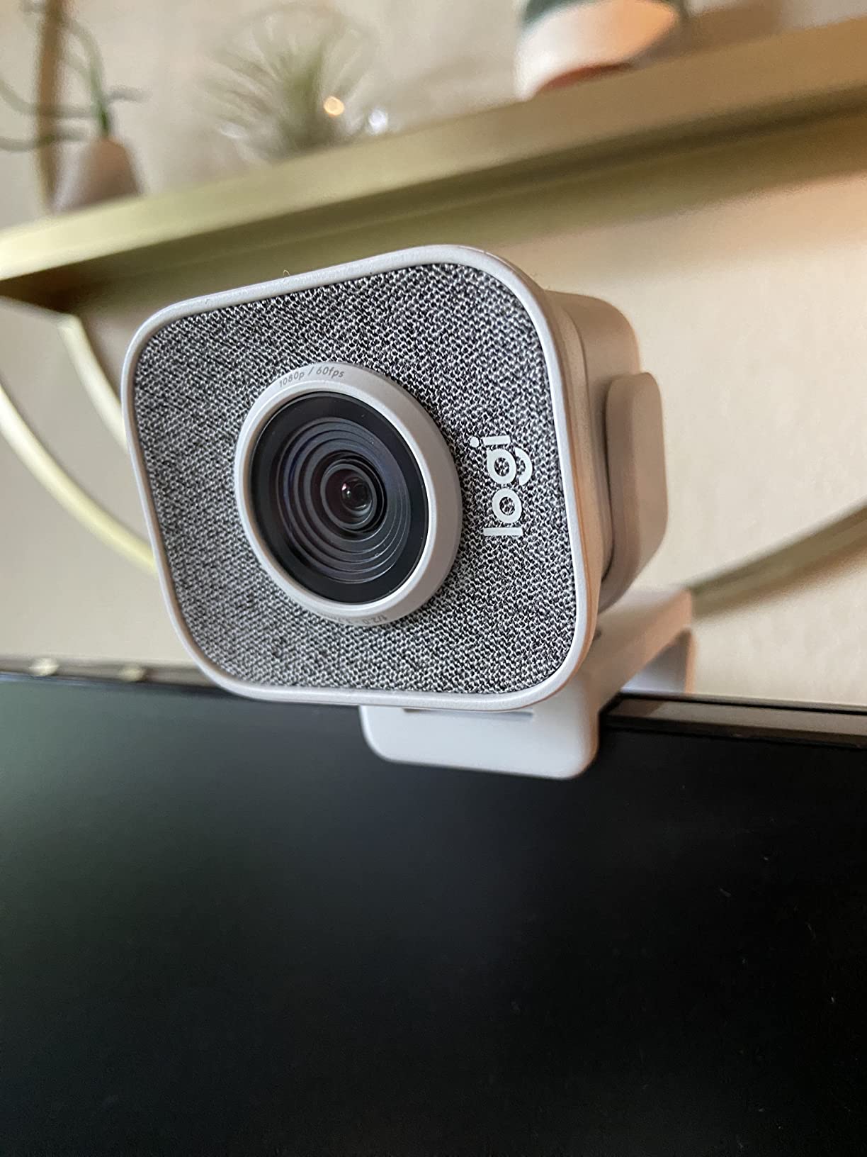 Logitech StreamCam - Webcam for Live Streaming on YouTube and Twitch, Full HD 1080p at 60fps, USB-C Connection, Facial Tracking, Autofocus, Vertical Videos, Light Grey customer photo 1