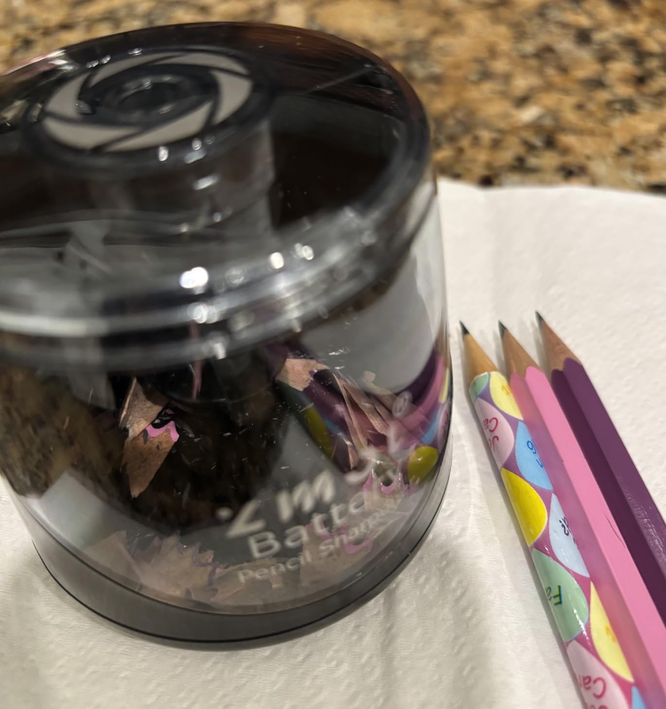 ZMOL Battery Powered Electric Pencil Sharpener,Small Battery Operated Colored Pencil Sharpeners Portable for Kids,Fast Sharpen, Suitable for No.2/Colored (6-8mm), School/Classroom/Office/Home Black customer photo 2