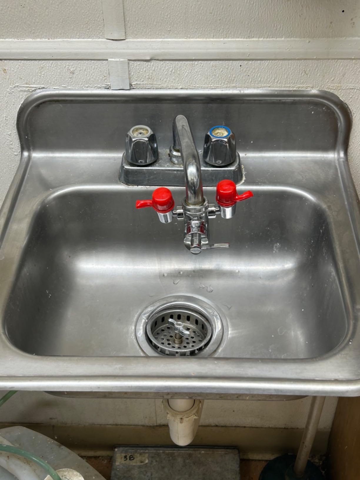 TidyFriend Eye Wash Kit - Faucet Mounted Emergency Eye Wash Station Sink Attachment - 1x Continuous Flow Eyewash Station, 3X Common Sink Adapter, 2X Inspection Tag, 1x Emergency Eye Wash Station Sign customer photo 2