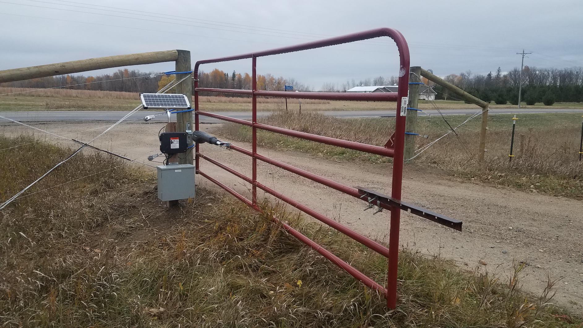 Mighty Mule MM371W-SOL Automatic Gate Opener Black mEDIUM customer photo 2