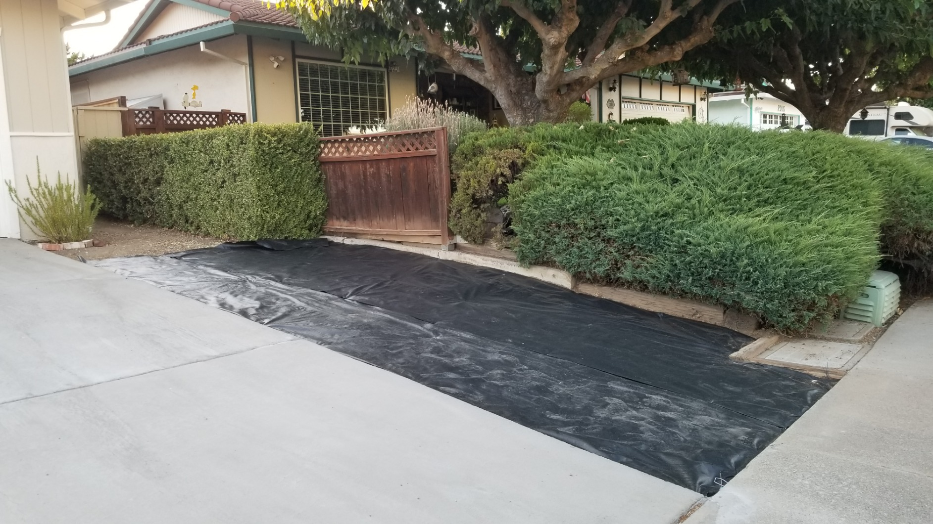 Premium 5oz Pro Weed Barrier Landscape Fabric Ground Cover Heavy Duty Commercial Anti-Weed Gardening Mat, 6ft x 300ft, Black customer photo 1