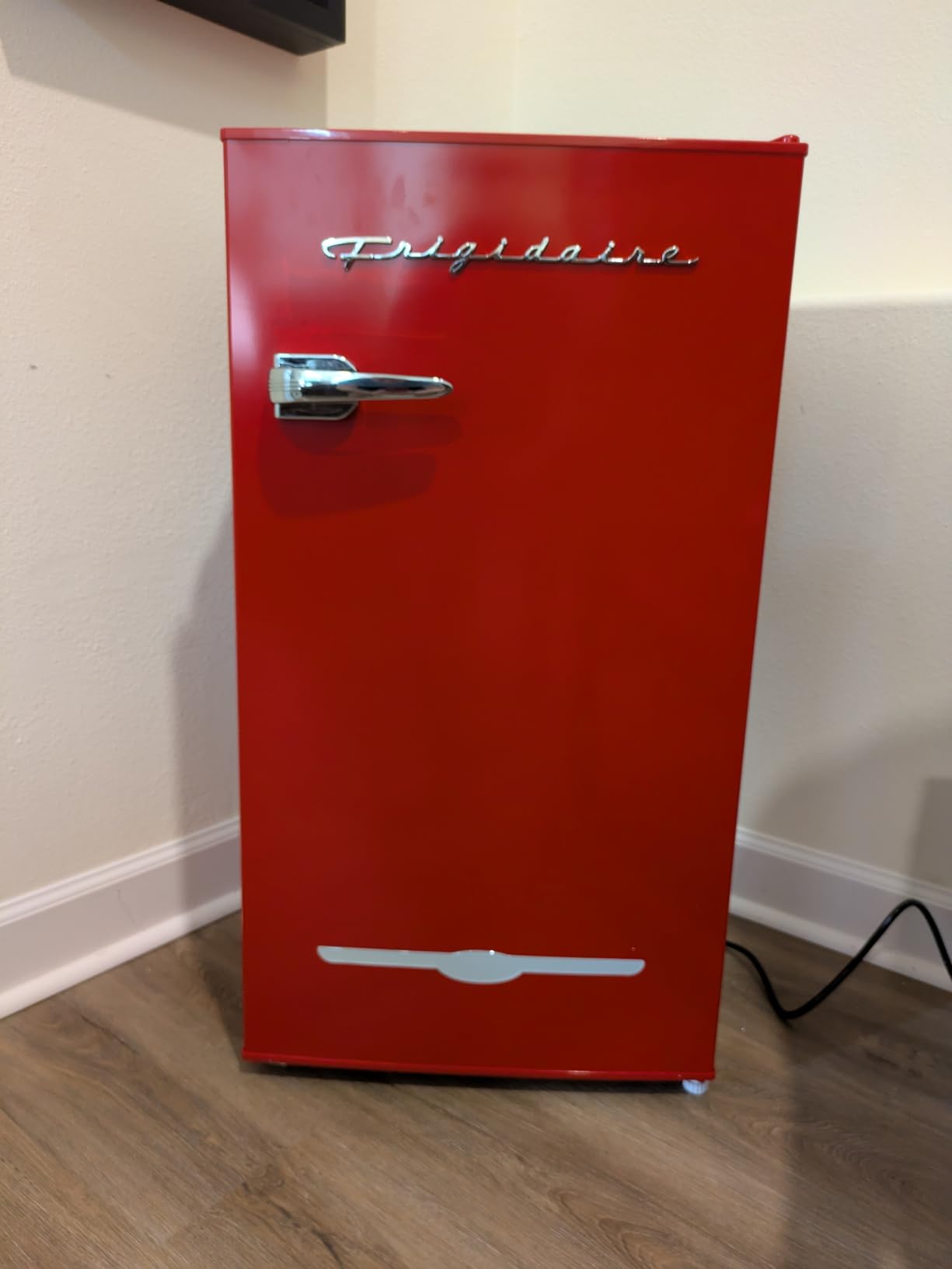 Frigidaire Retro Compact Fridge with Chiller, 3.2 cu ft Countertop Fridge with Built-In Bottle Opener, Compact Refrigerator for Office, Bedroom, Dorm Room or Cabin (Coral) customer photo 1