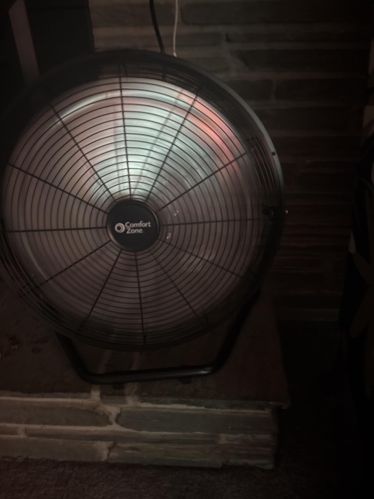 Comfort Zone 20-Inch High-Velocity Industrial Floor Fan, Heavy-Duty 3-Speed Metal Shop Fan with 180 Degree Adjustable Tilt & Carry Handle, Quiet Vibration-Free Cooling for Garage, Workshop, & Home customer photo 1
