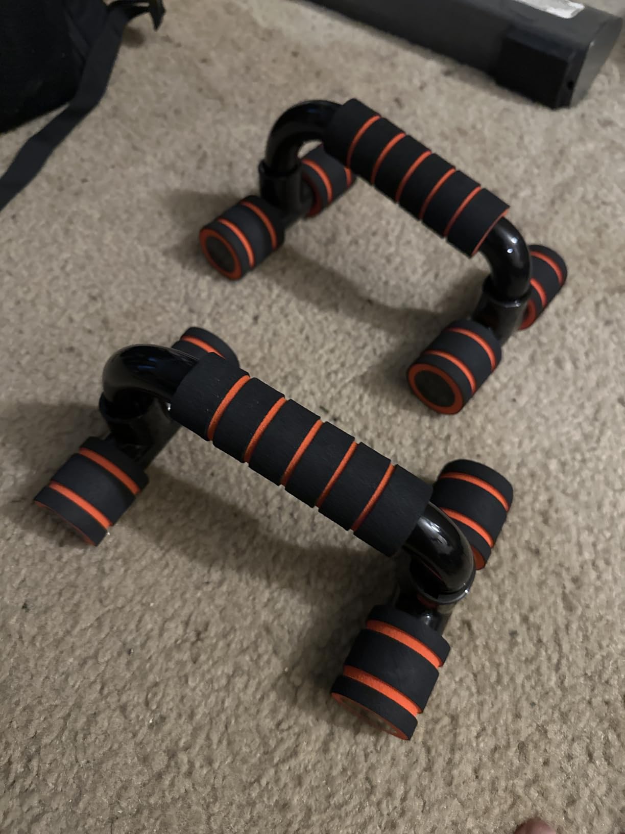 READAEER Push Up Bars Gym Exercise Equipment Fitness 1 Pair Pushup Handles with Cushioned Foam Grip and Non-Slip Sturdy Structure Push Up Bars for Men & Women customer photo 1