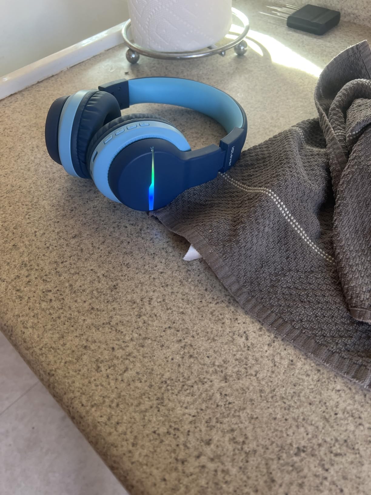 iClever BTH12 Kids Bluetooth Headphones, Colorful LED Lights, 74/85dBA Safe Volume, 85H Playtime, Bluetooth 5.2, Built-in Mic customer photo 2