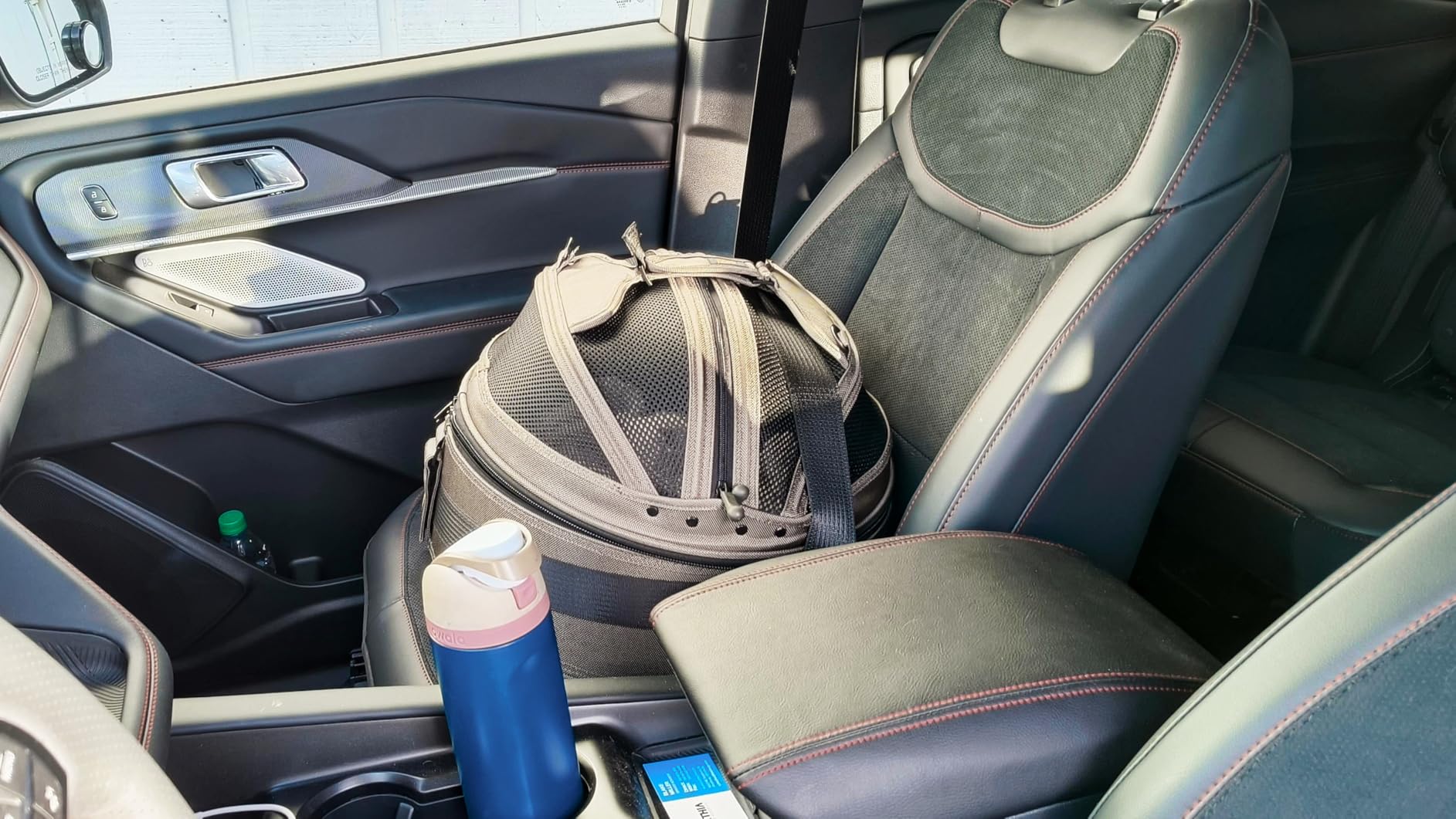 Sleepypod Mobile Pet Bed - Multi-use Travel Pet Bed, Crash-Tested Car Seat, & Carrier for Dogs and Cats up to 15 Pounds (First Blush) customer photo 2