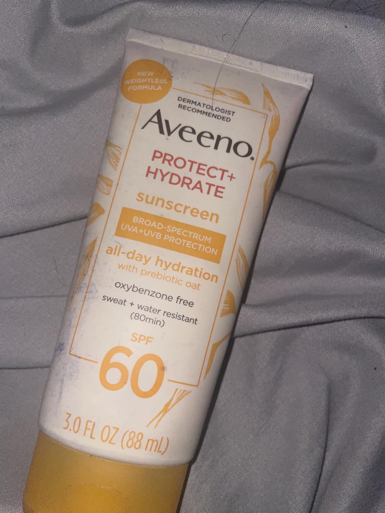 Aveeno Protect + Hydrate Sunscreen Lotion for Body & Face with Prebiotic Oat, SPF 60 Broad Spectrum Sunscreen, Paraben & Oil Free, Water & Sweat Resistant (80-min) for Sensitive Skin, 3 Fl Oz customer photo 1