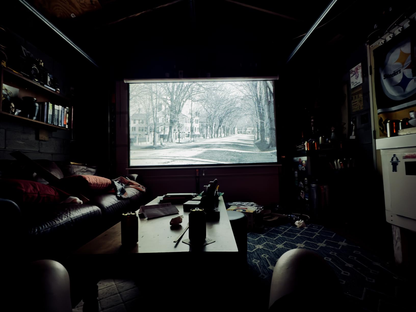 VIVOHOME 80 Inch 16:9 Pull Down Projector Screen, HD 4K Retractable Movie Screen for Indoor Home Theater and Office, Manual Projection Screen with Auto Locking (70Wx40H Inch Display Area) customer photo 1
