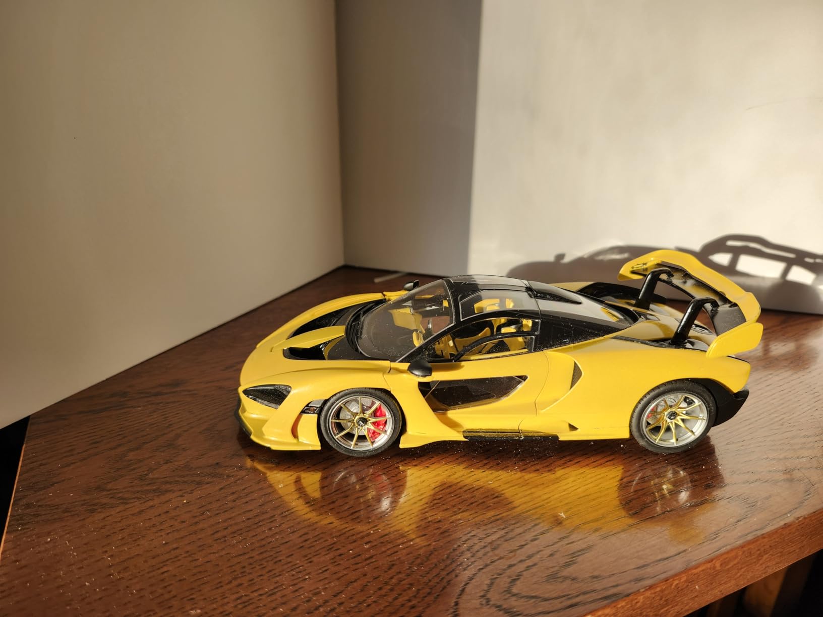 24355-000 McLaren 1:24 Senna Model Kit customer photo 1