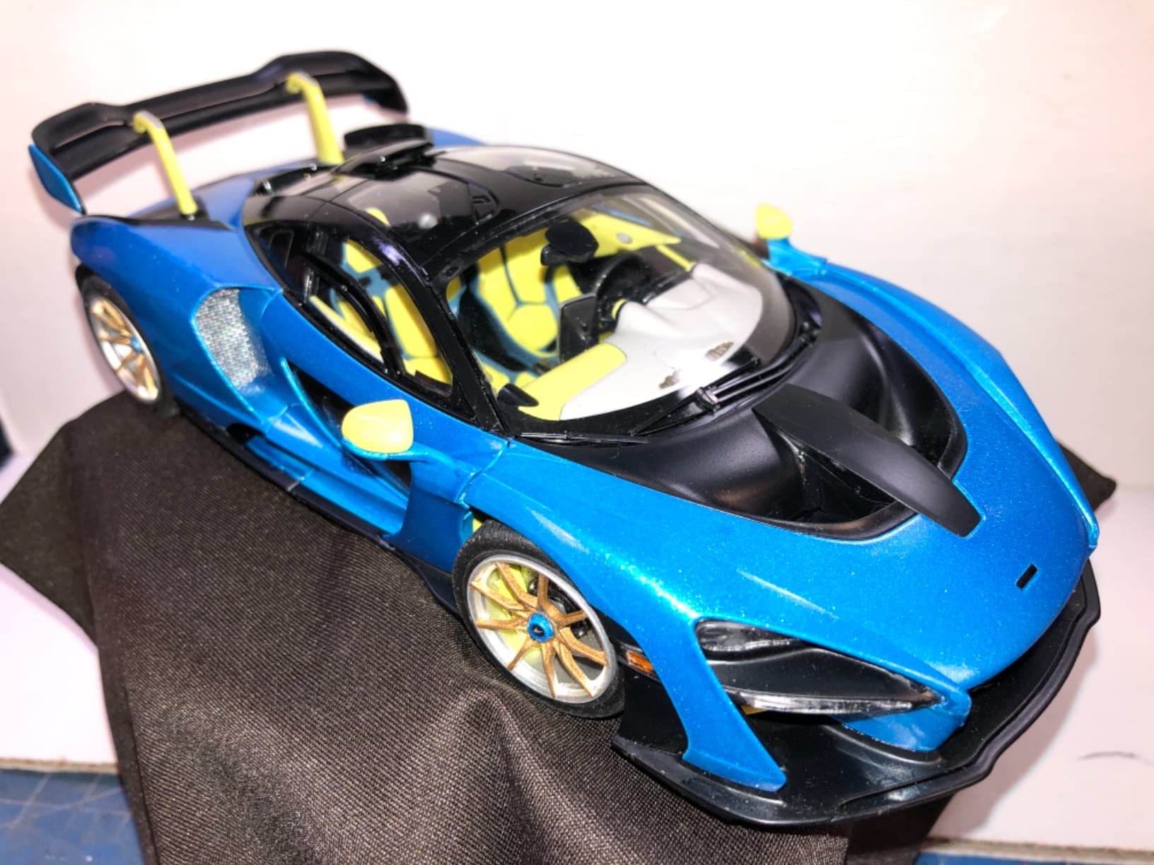 24355-000 McLaren 1:24 Senna Model Kit customer photo 2
