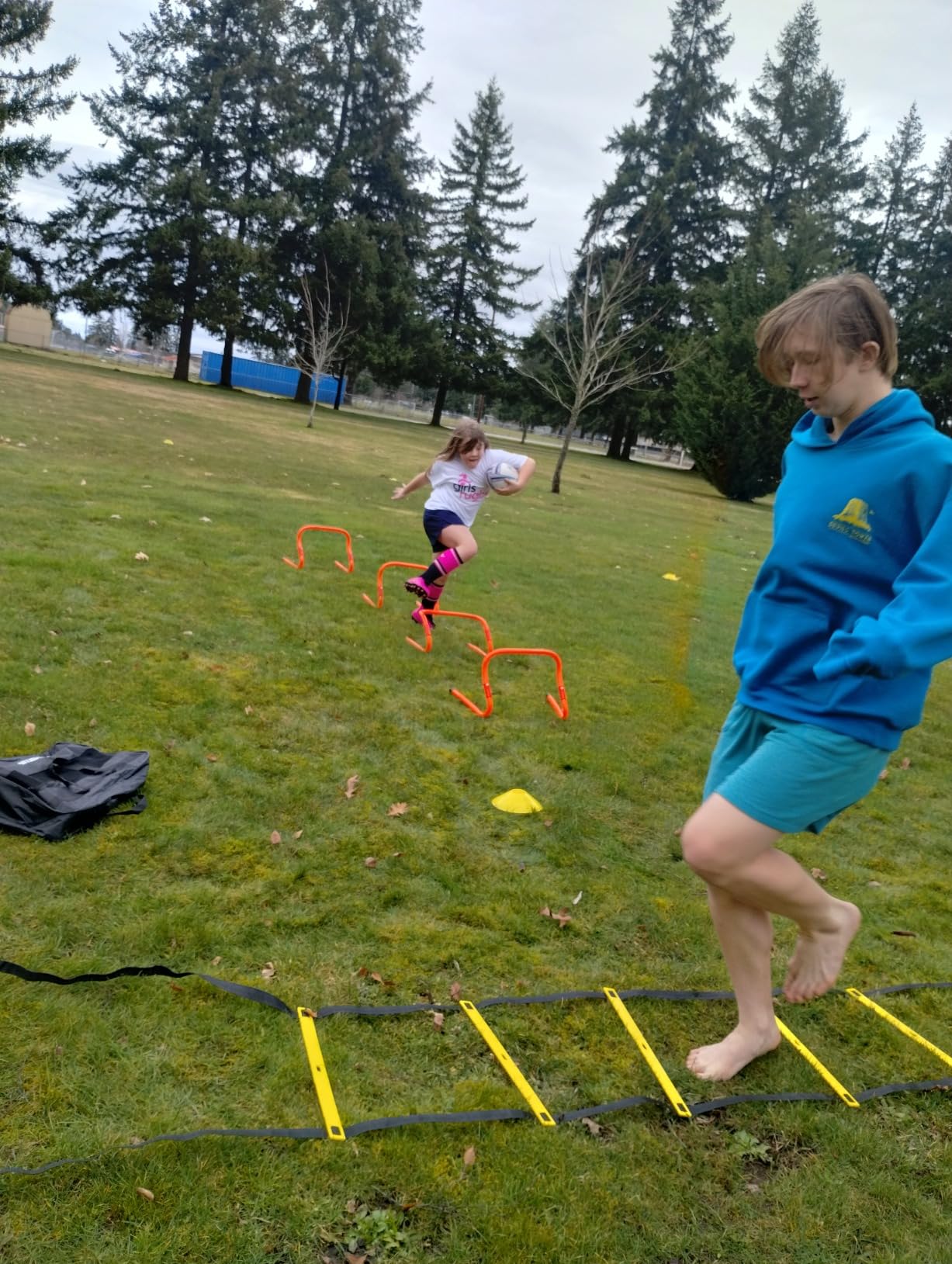 X-UMEUS Agility Ladder Speed Training Equipment Set - 20ft Agility Ladder, 12 Soccer Cones, 4 Hurdles, Jump Rope, Running Parachute customer photo 2