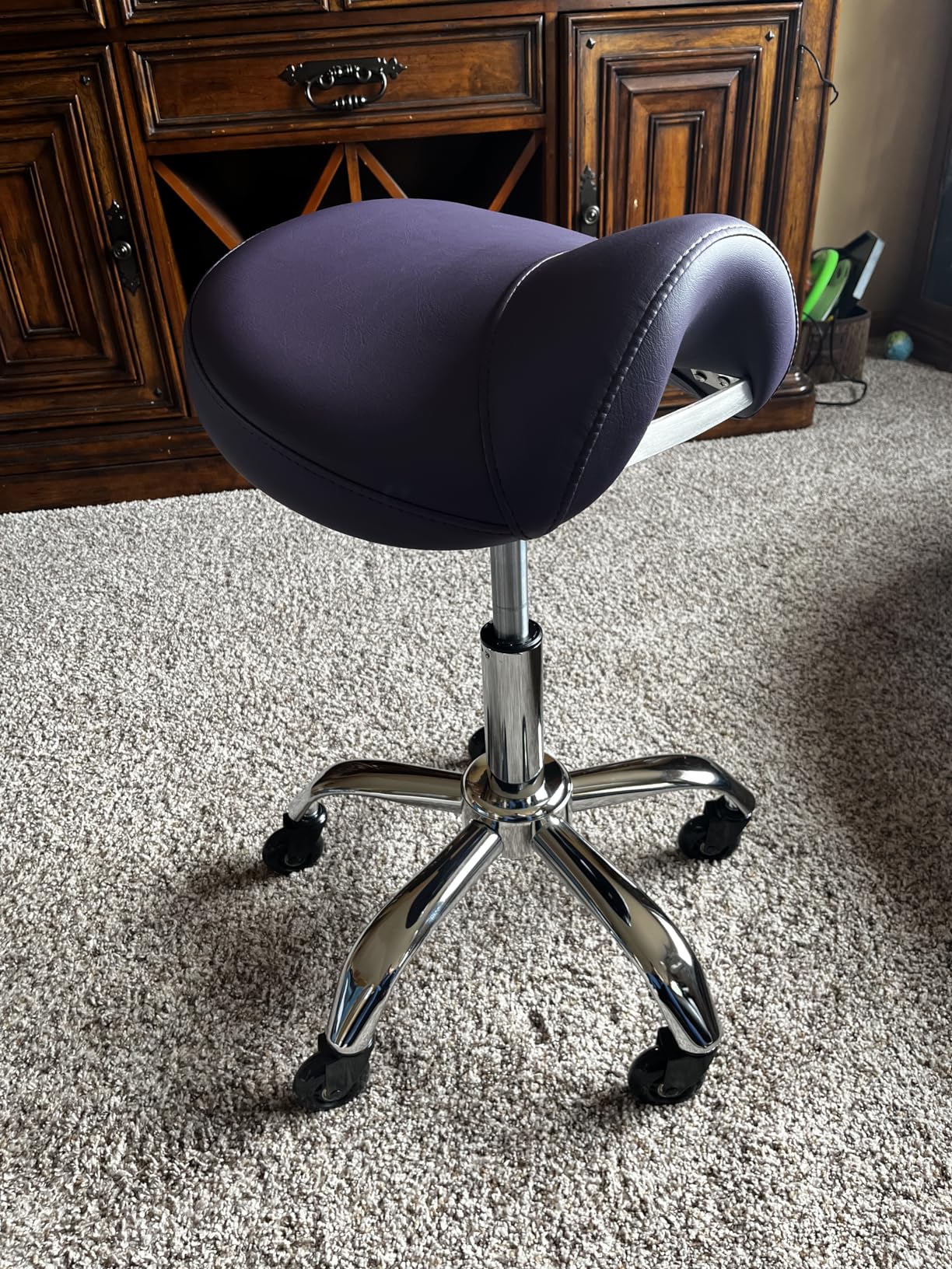 SALONFACTORY Saddle Stool with Wheels 300 lbs Weight Capacity, Heavy Duty Rolling Stool for Medical Massage Salon Kitchen Spa Drafting Nail-Tech,Height Adjustable,360 Swivel,Wide Thick Seat Padding customer photo 1