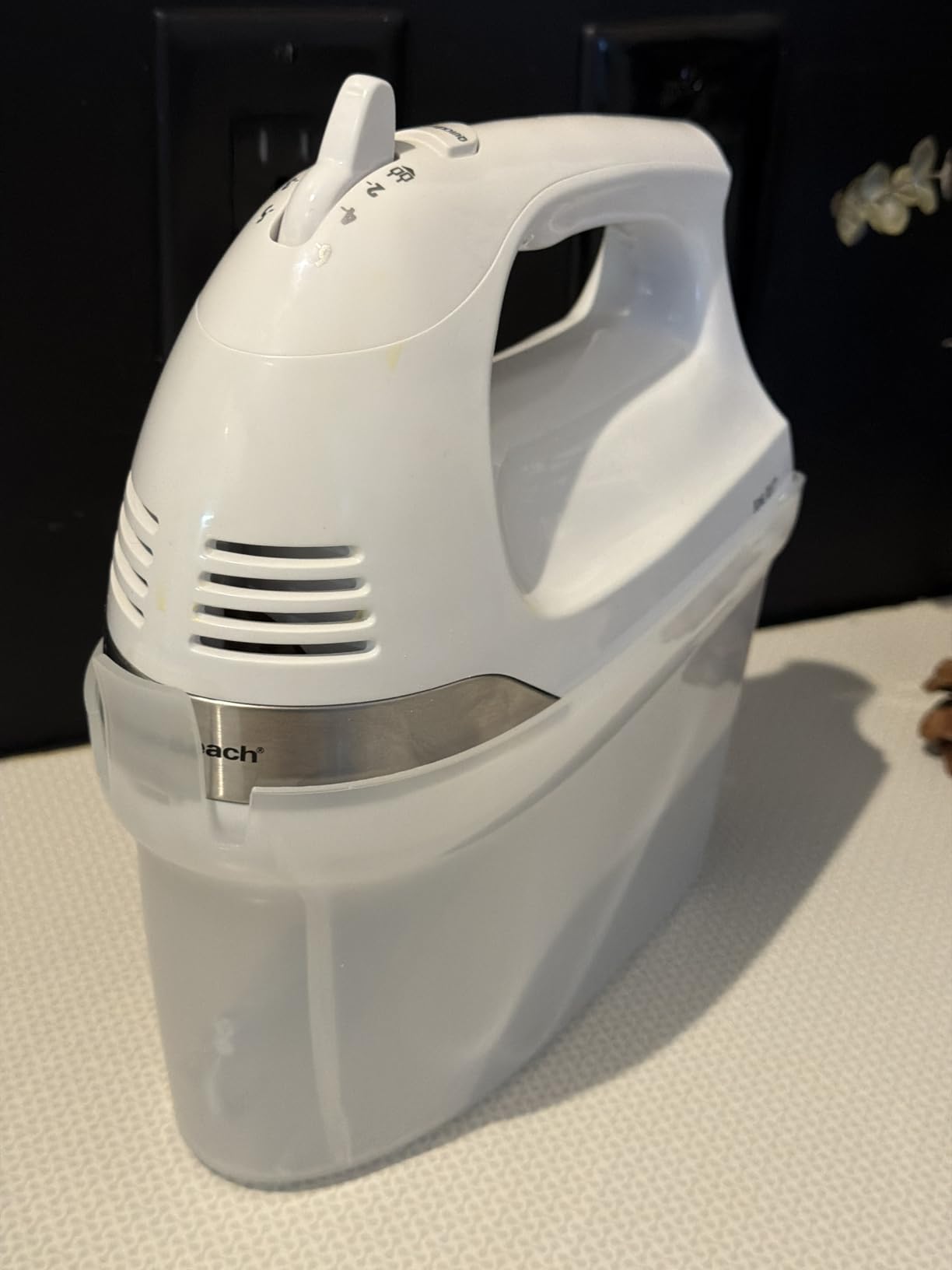 Hamilton Beach 6-Speed Electric Hand Mixer with Whisk, Dough Hooks and Easy Clean Beaters, Powerful 275 Watt Motor, Snap-On Storage Case, White customer photo 1