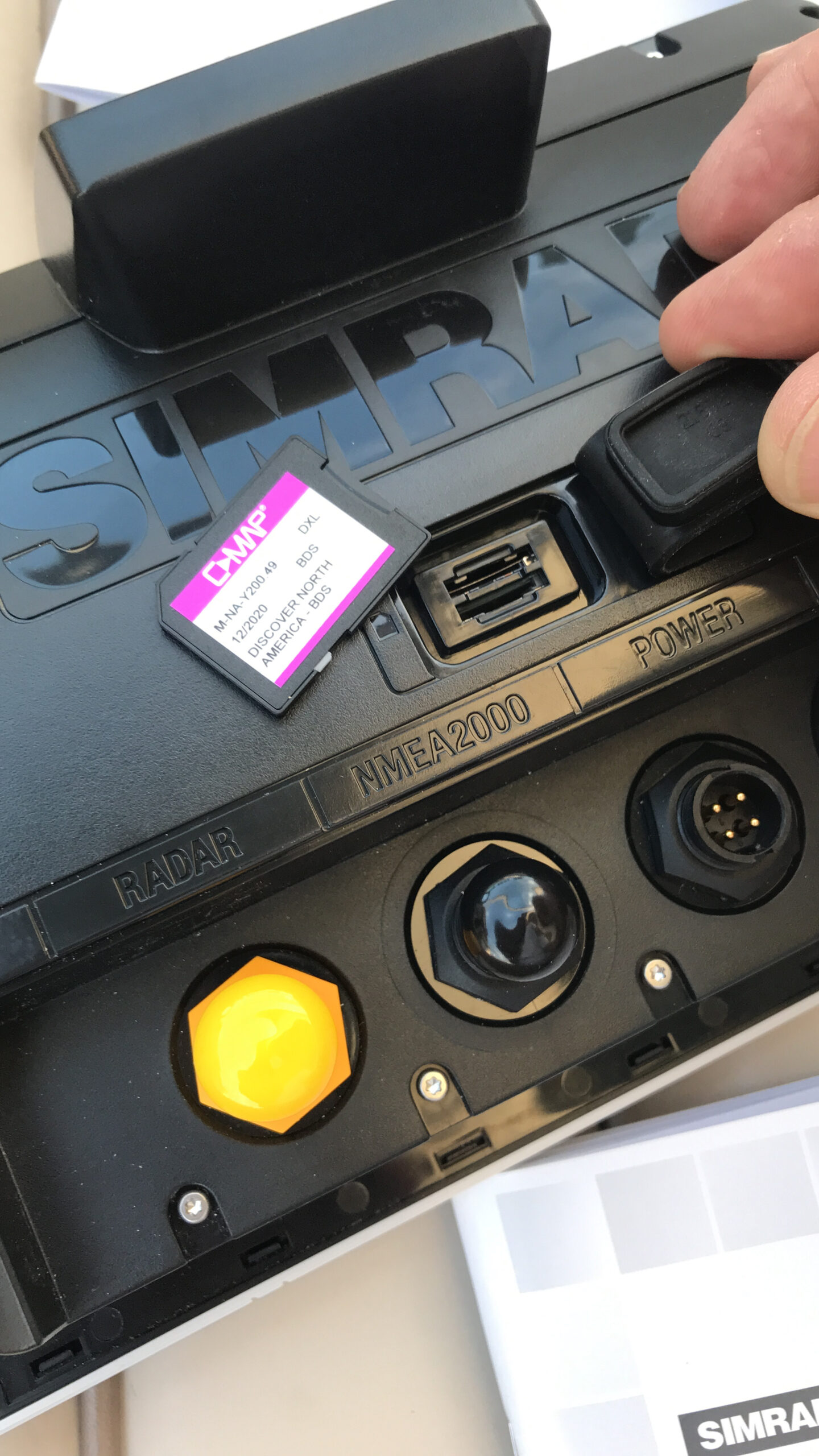 Simrad GO9 XSE Chartplotter and Fish Finder with Transducer and Radar Options, Preloaded C-MAP Discover Chart Card customer photo 2