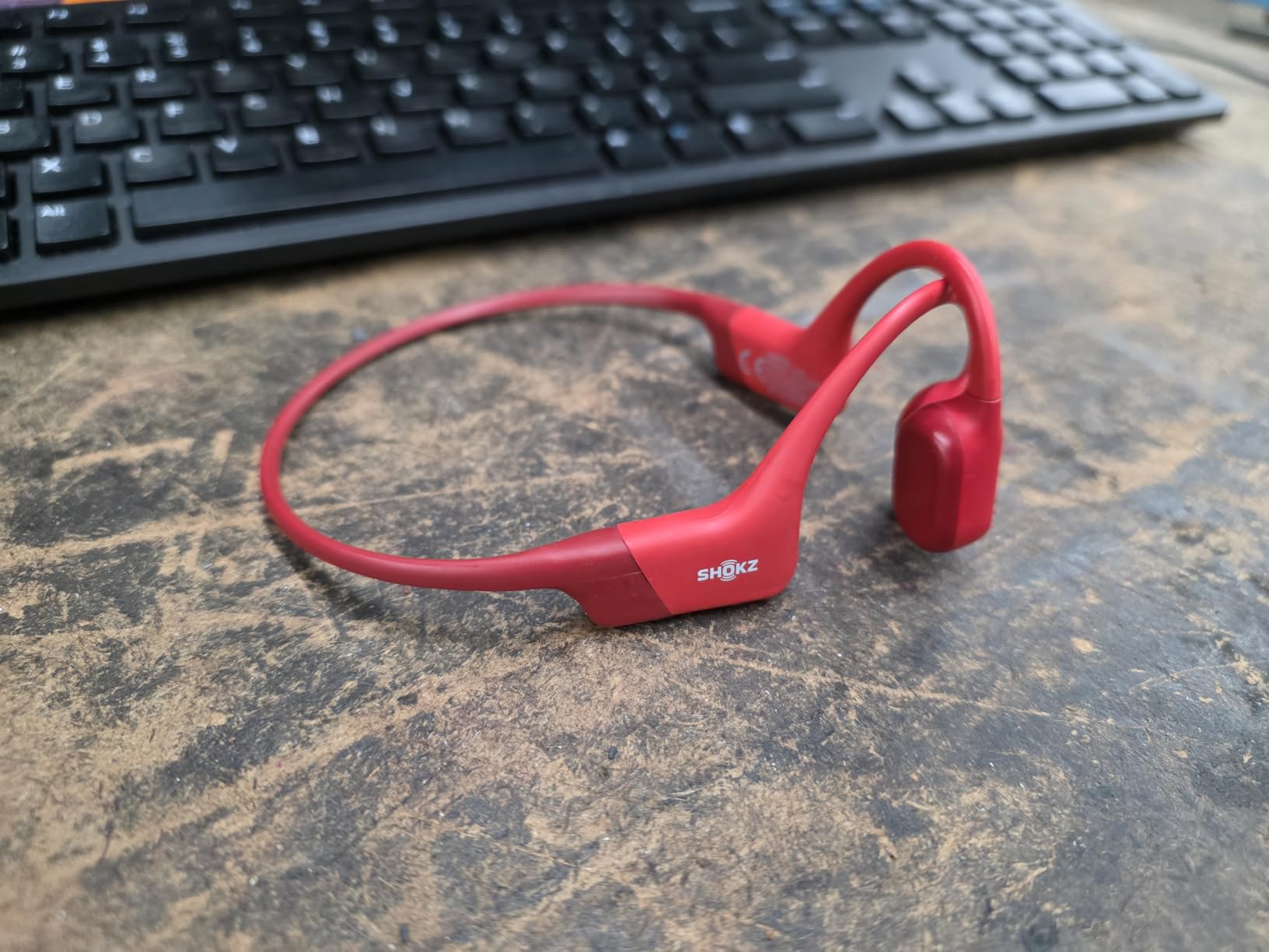 SHOKZ OpenRun - Bone Conduction Open-Ear Bluetooth Sport Headphones, Running Workout, Sweat Headband, IP67 Sweat Resistant, 8H Playtime, Mic, Black customer photo 1
