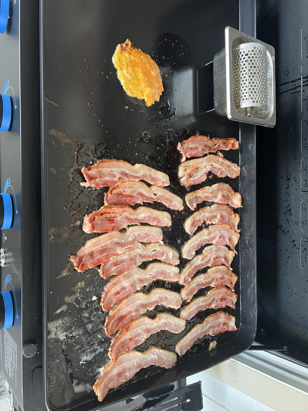 Pit Boss 4-Burner Propane Gas Non-Stick Ceramic Coated Rust-Resistant Portable Lift-Off and Stationary Griddle Grill with Hard Cover, 647-Sq. In. (35 L x 18 W) Cooking Space, 46,000 BTU, Black customer photo 2