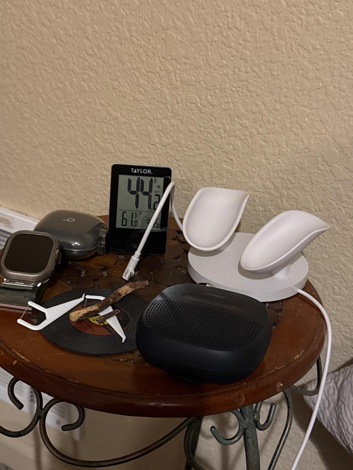 Meta Quest Compact Charging dock - Works with Meta Quest 3/3S - Extended Headset Charging Cable - Wireless Charging for Touch Plus Controllers customer photo 2