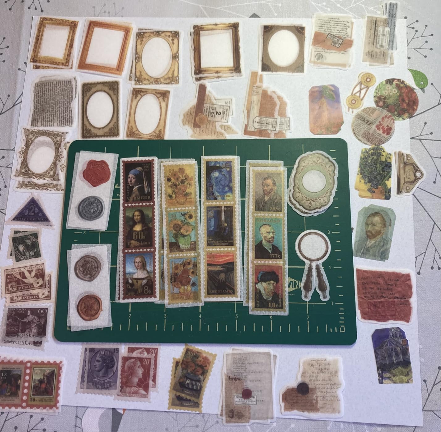 Esweny 200PCS Vintage Scrapbooking Supplies Kit for Journaling, Junk Journal Planners Aesthetic Cottagecore Room Decor Wall Art Collage Album(Artistic) customer photo 2