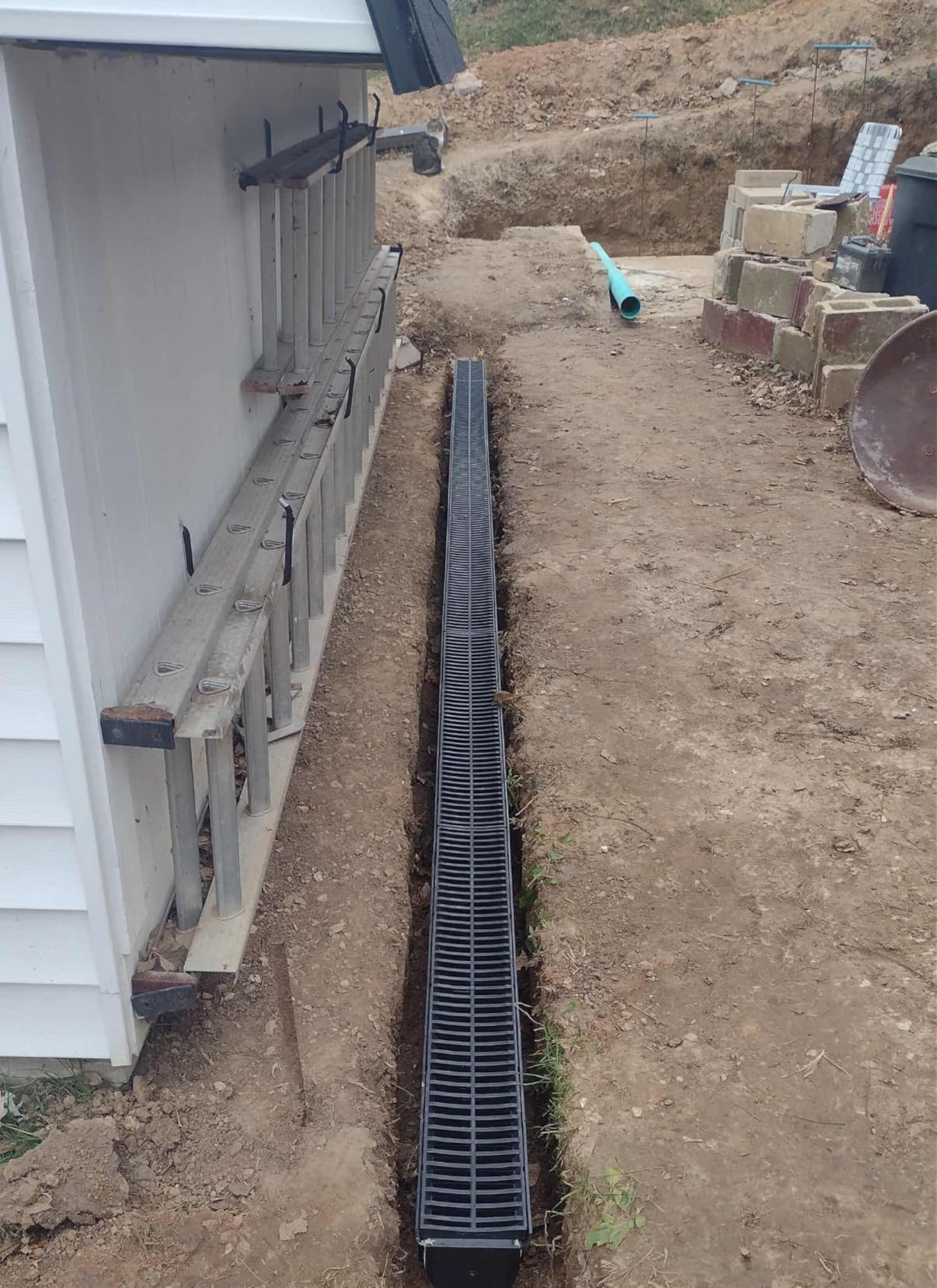 VEVOR Trench Drain System with Plastic Grate, 5.9x5.1-Inch HDPE Channel Drainage for Garden, Driveway - 6 Pack customer photo 1