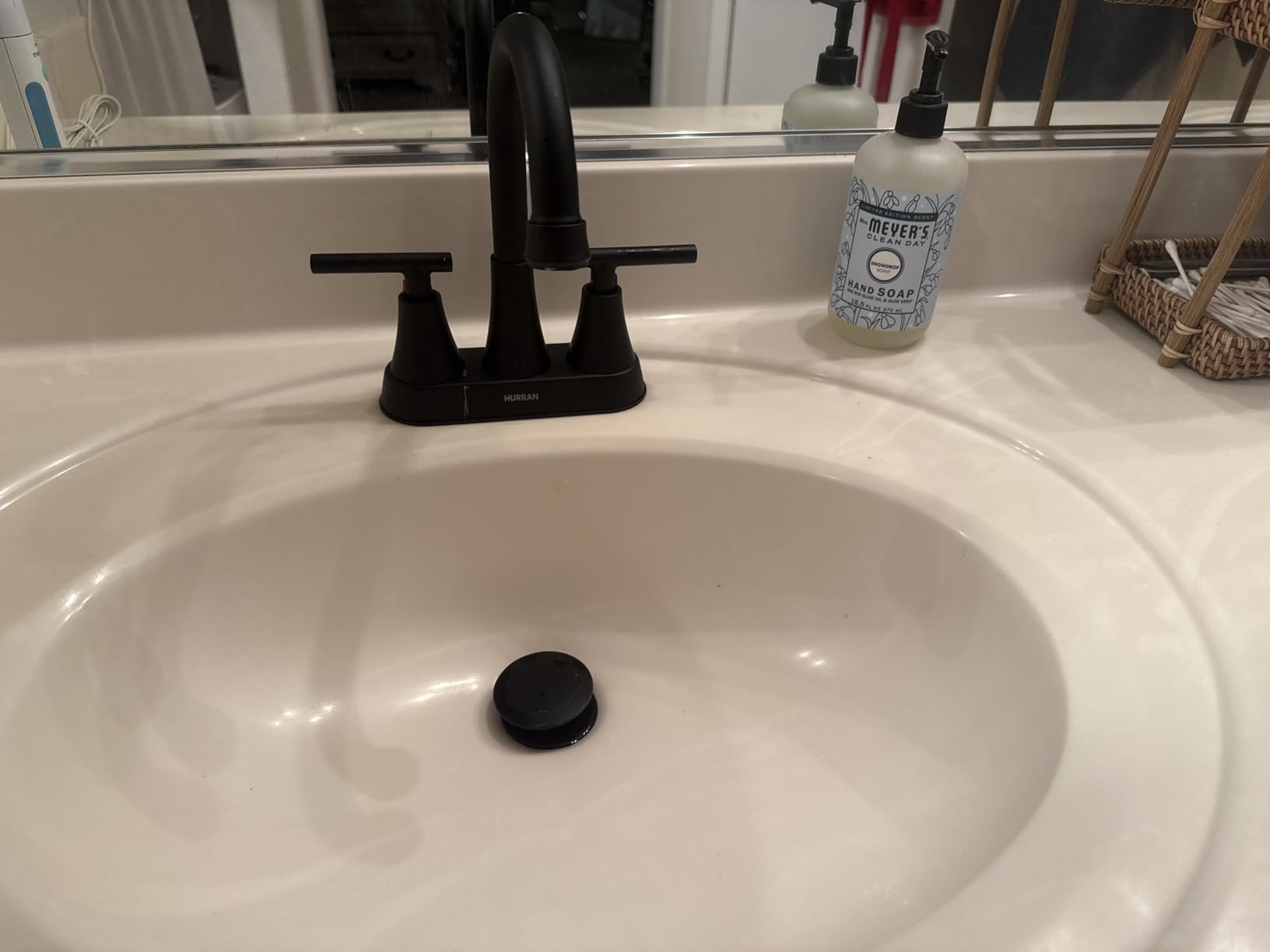 Matte Black Bathroom Faucet, Hurran 4 inch Centerset 2-Handle Lead-Free customer photo 1