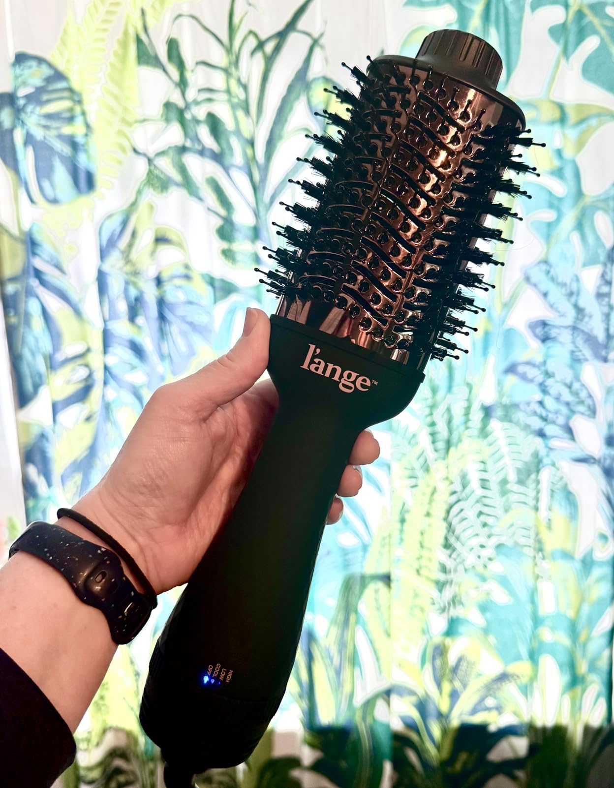 L'ANGE HAIR Le Volume 2-in-1 Titanium Blow Dryer Brush | Frizz Control Blowout Hair Dryer Brush For Drying And Straightening | Volumizing Hot Air Styler For All Hairstyles | Oval Barrel | Black - 60mm customer photo 1