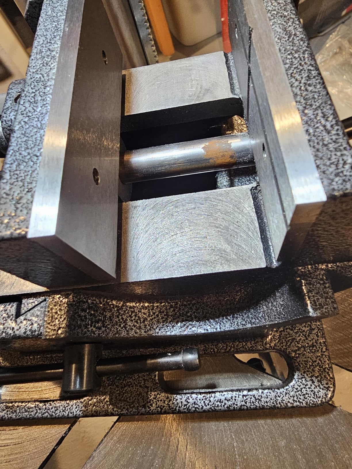 WEN Tilting Vise, 4.25-Inch for Benchtops and Drill Presses, Black customer photo 1