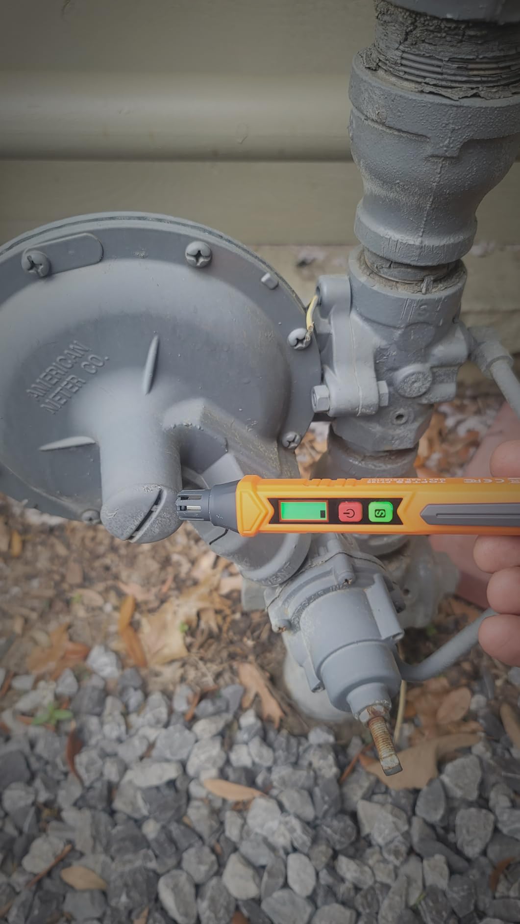 PT199 Natural Gas Leak Detector with Audible & Visual Alarm, Portable Gas Sniffer to Locate Combustible Sources Like Methane, Propane for Home(Includes Battery x2)-Orange customer photo 1