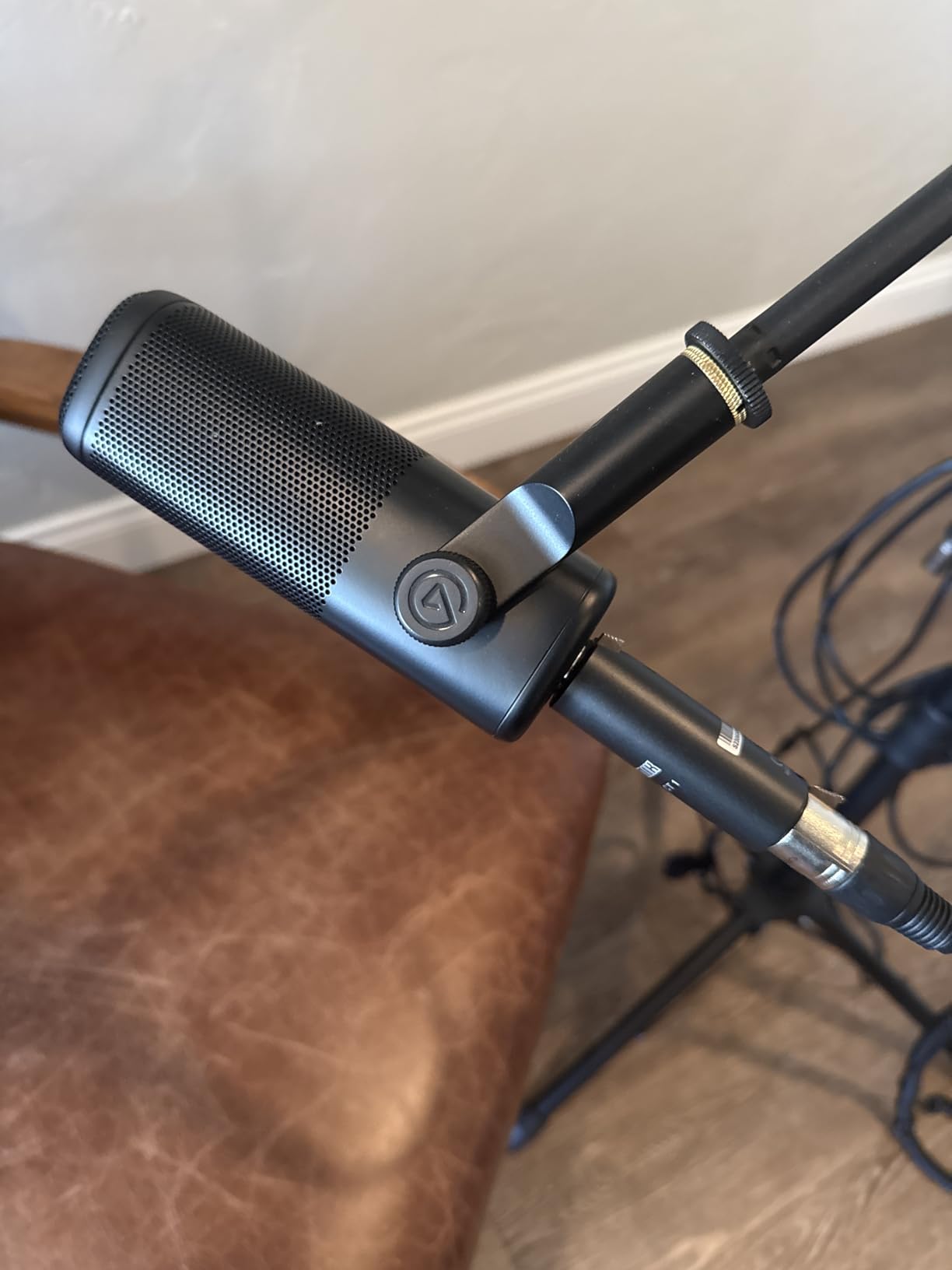 Wave DX - Dynamic XLR Microphone, Cardioid pattern, Noise Rejection, speech optimised for Podcasting, Streaming, Broadcasting, No Signal Booster Required, works with any Interface, for Mac, PC customer photo 1