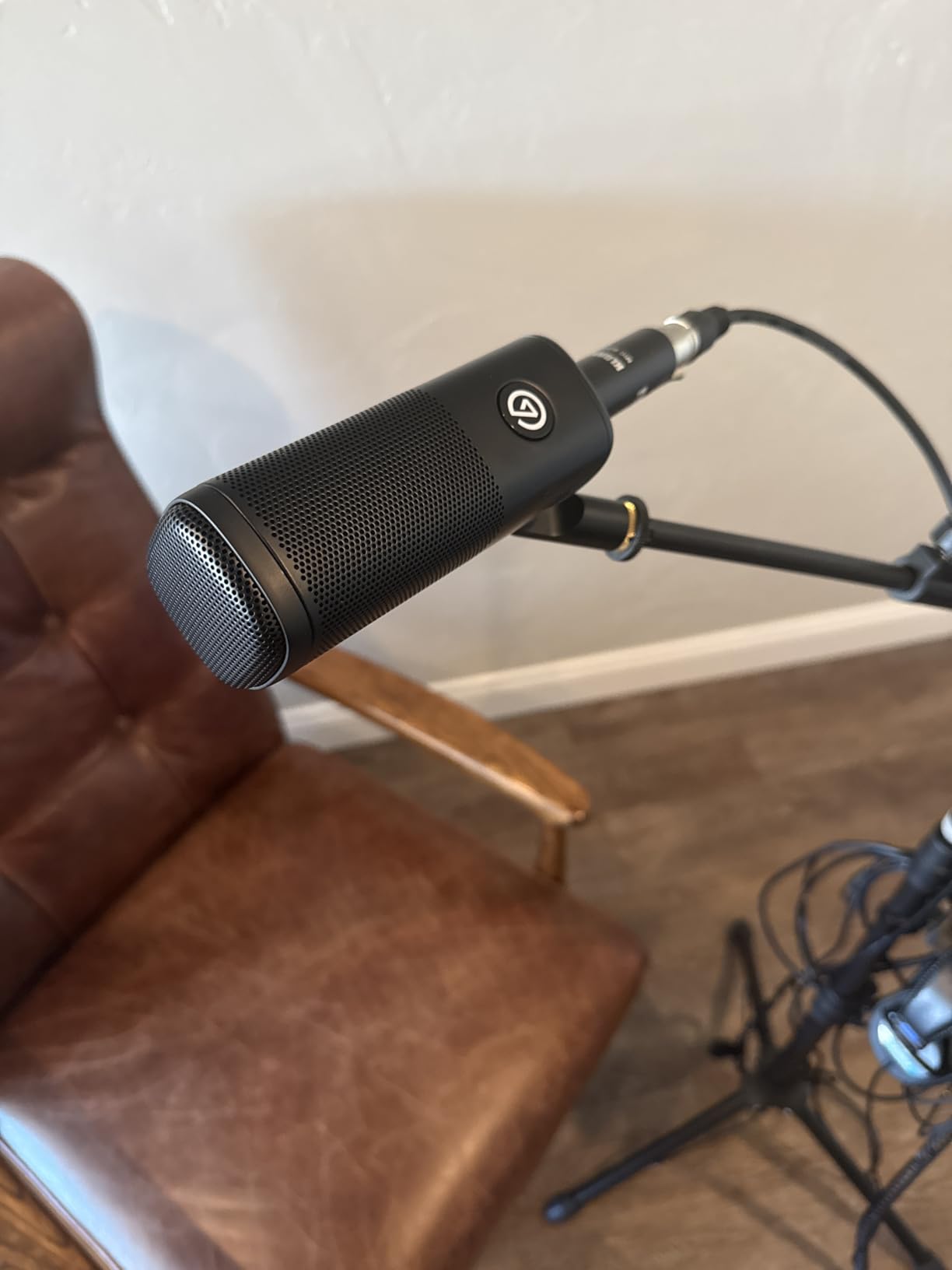 Wave DX - Dynamic XLR Microphone, Cardioid pattern, Noise Rejection, speech optimised for Podcasting, Streaming, Broadcasting, No Signal Booster Required, works with any Interface, for Mac, PC customer photo 2